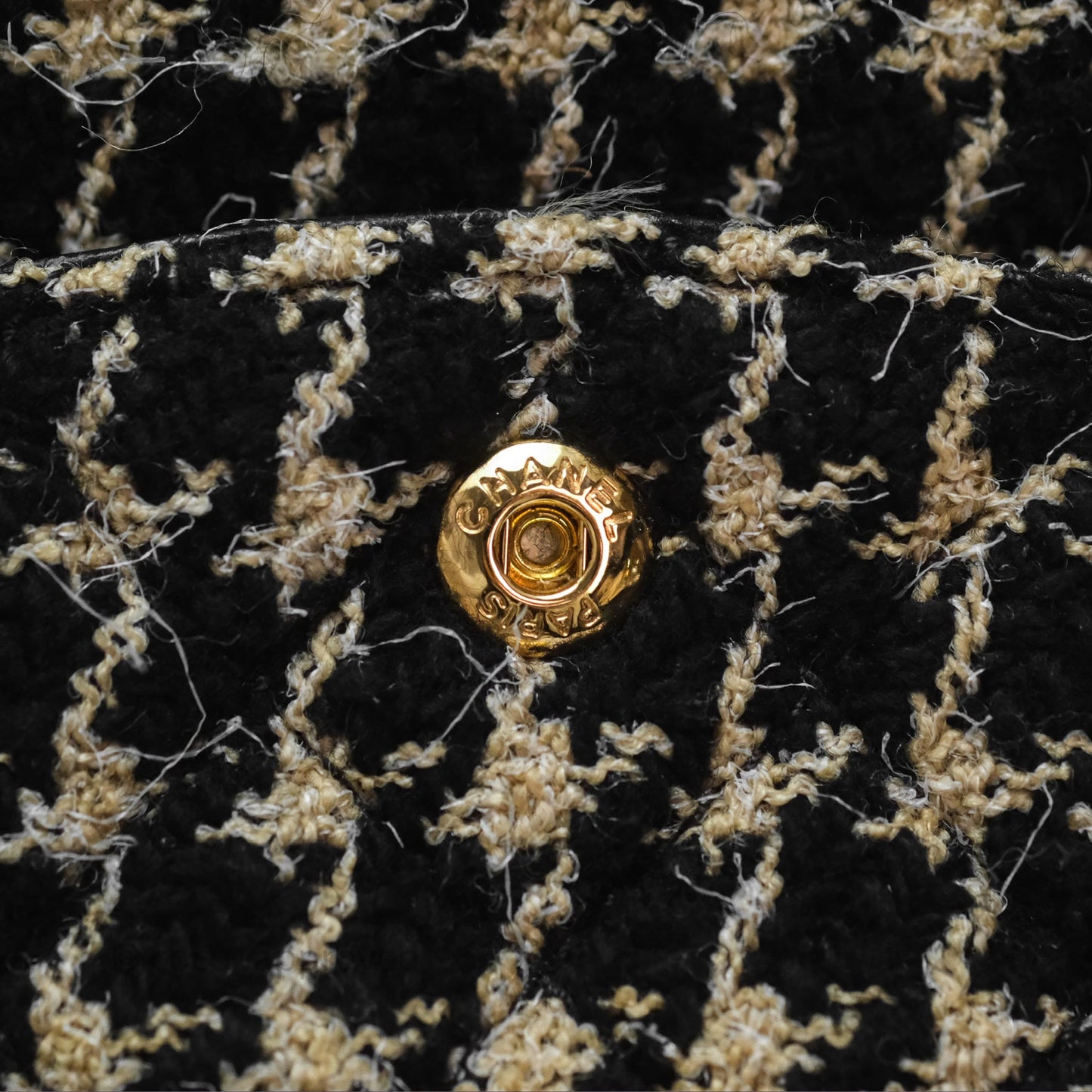 Chanel Reissue 225 Houndstooth Tweed Black Beige Aged Gold Hardware