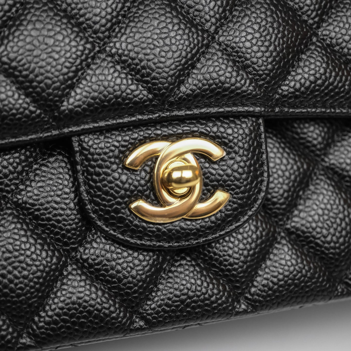 Chanel Classic M/L Medium Flap Quilted Black Caviar Gold Hardware