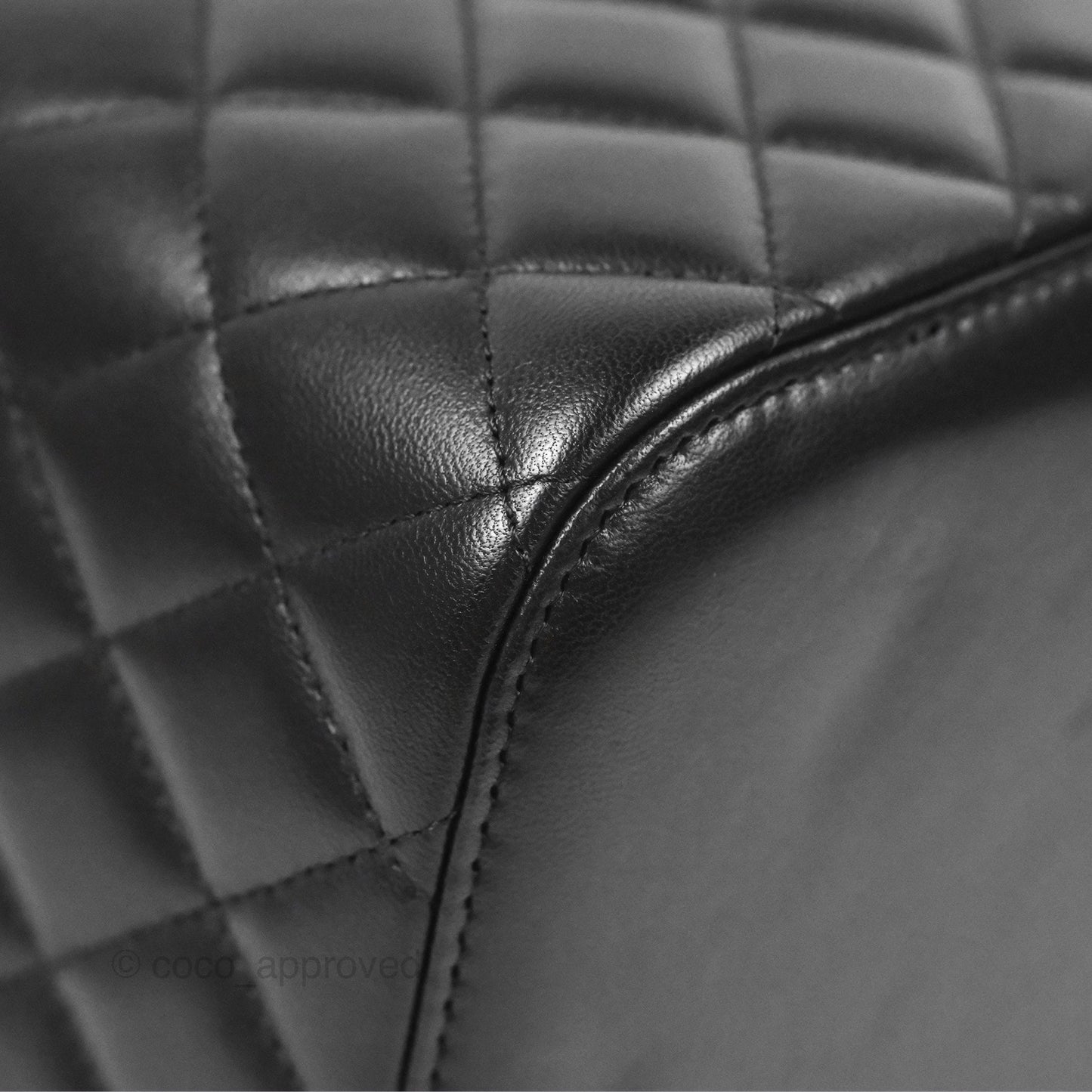 Chanel Classic Cosmetic Vanity Pouch Quilted Black Lambskin Gold Hardware