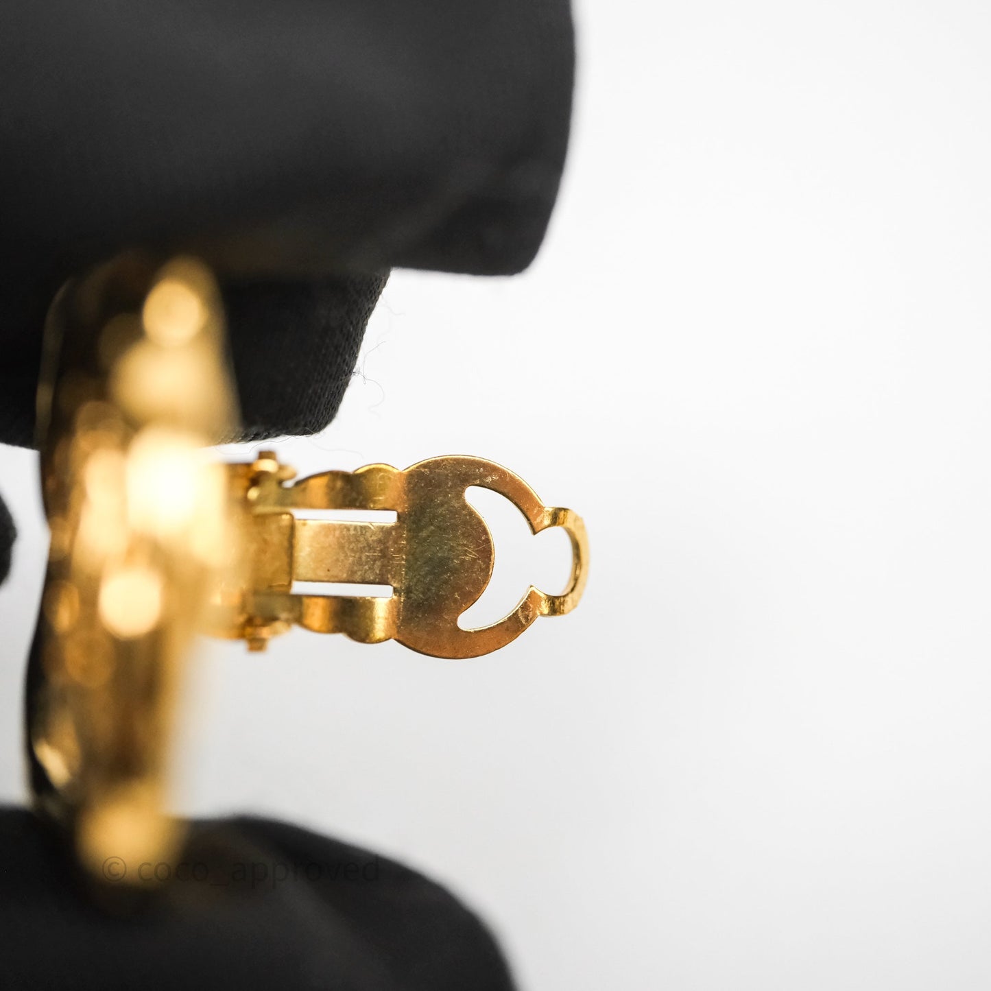 Chanel Vintage CC Round Ear Clip Gold Tone 93P