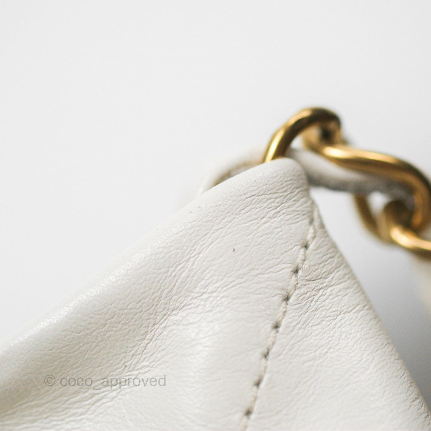 Chanel 22 Medium White Shiny Calfskin Aged Gold Hardware