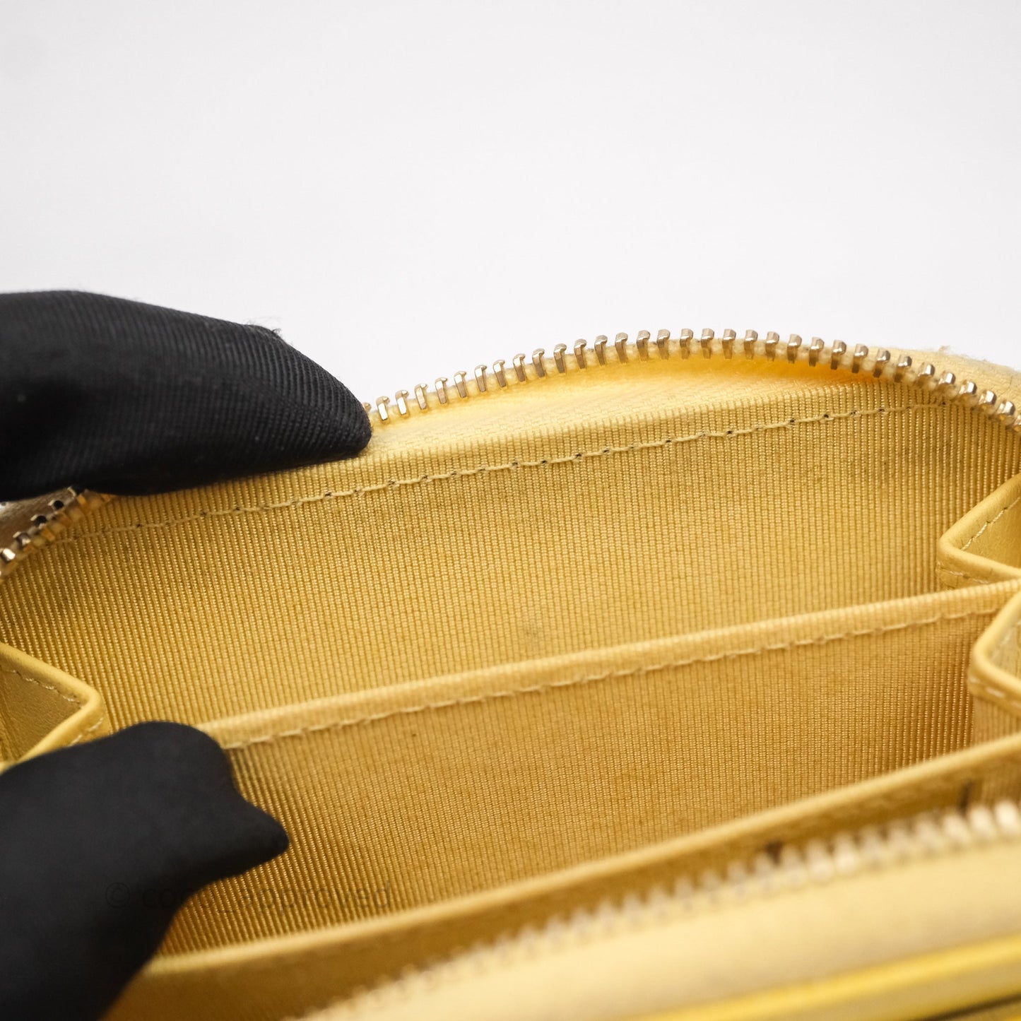 Chanel Quilted Zip Card Holder Caviar Yellow Gold Hardware