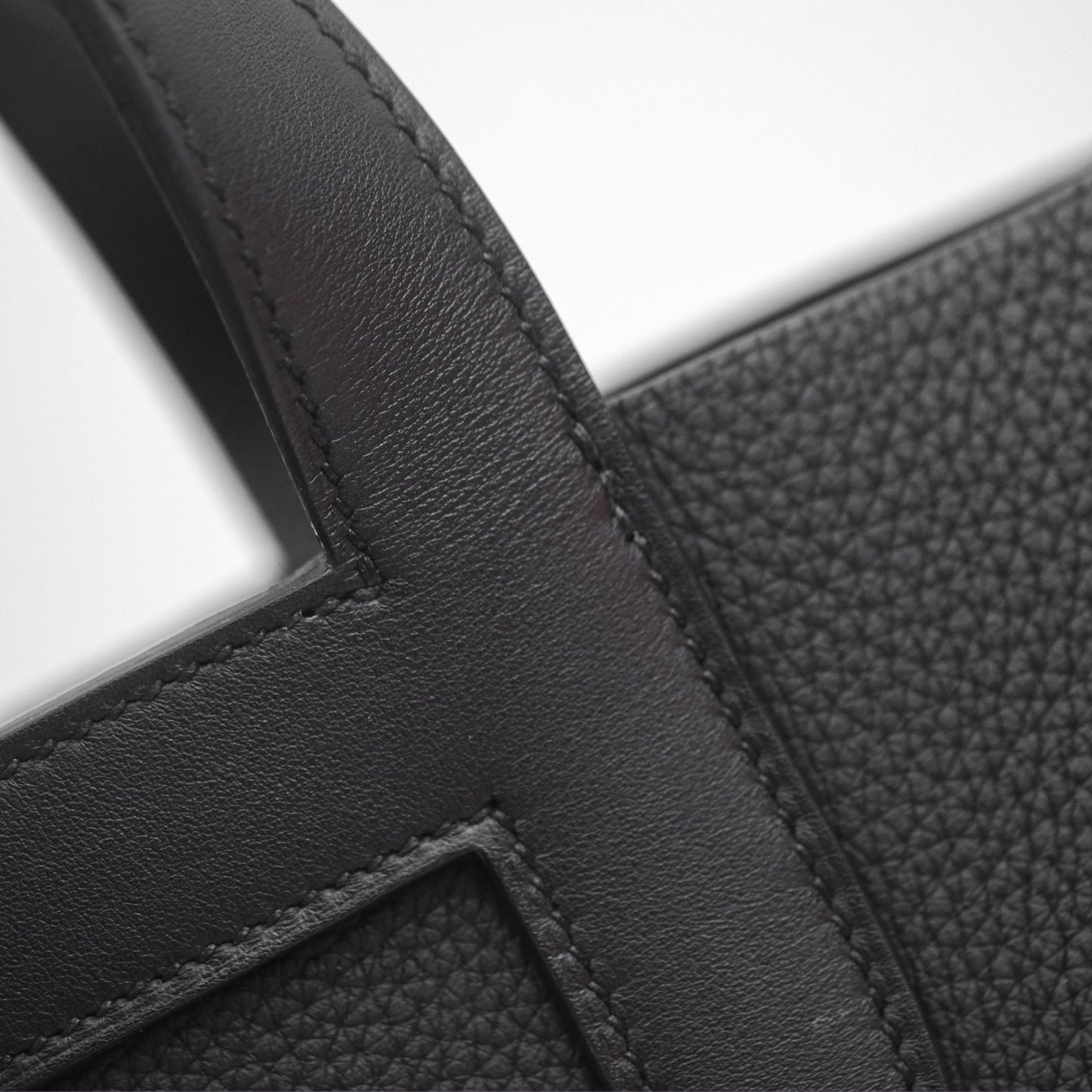Hermès In-The-Loop 23 Noir 89 Clemence Palladium Hardware