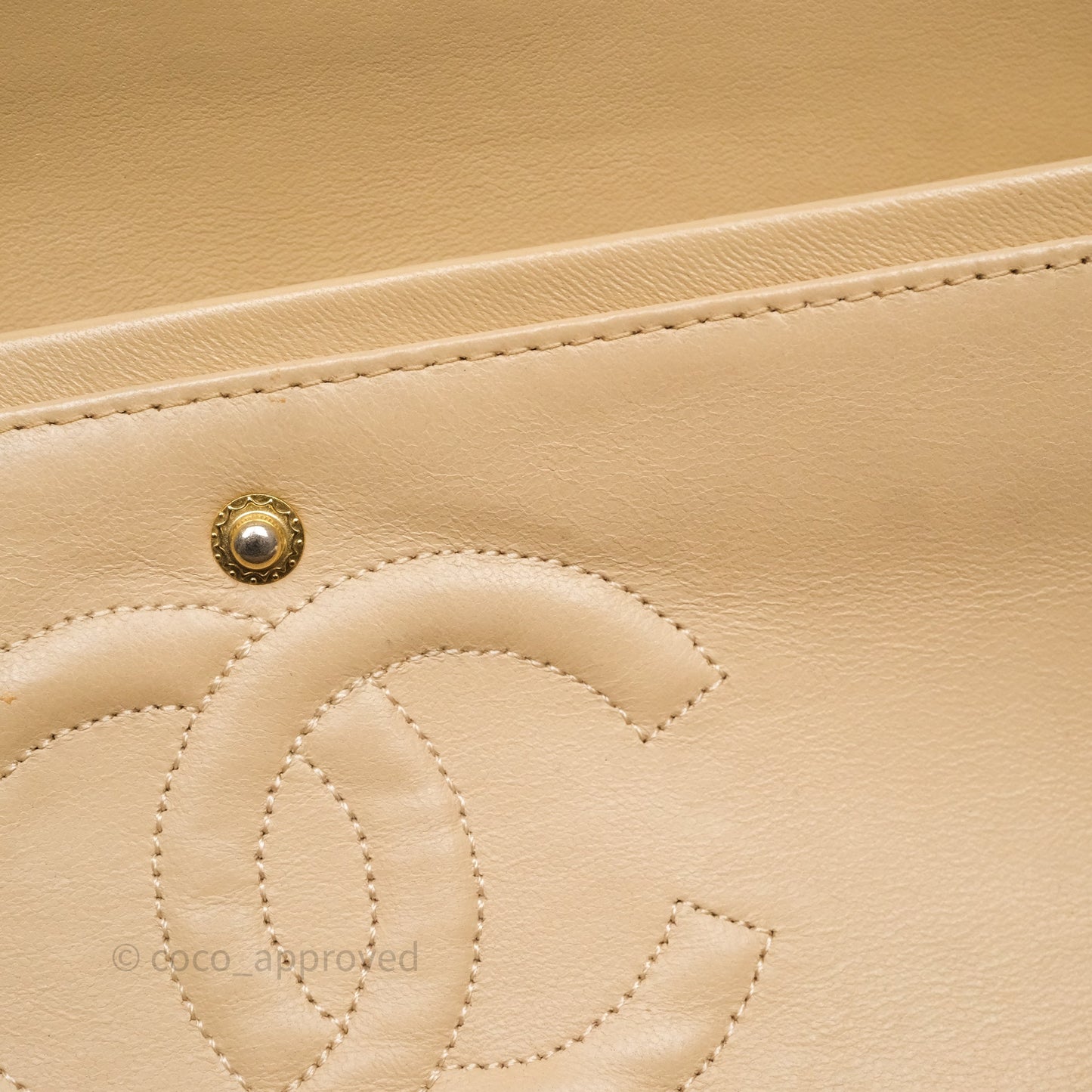 Chanel Vintage Medium Classic Flap Beige Lambskin 24K Gold Hardware