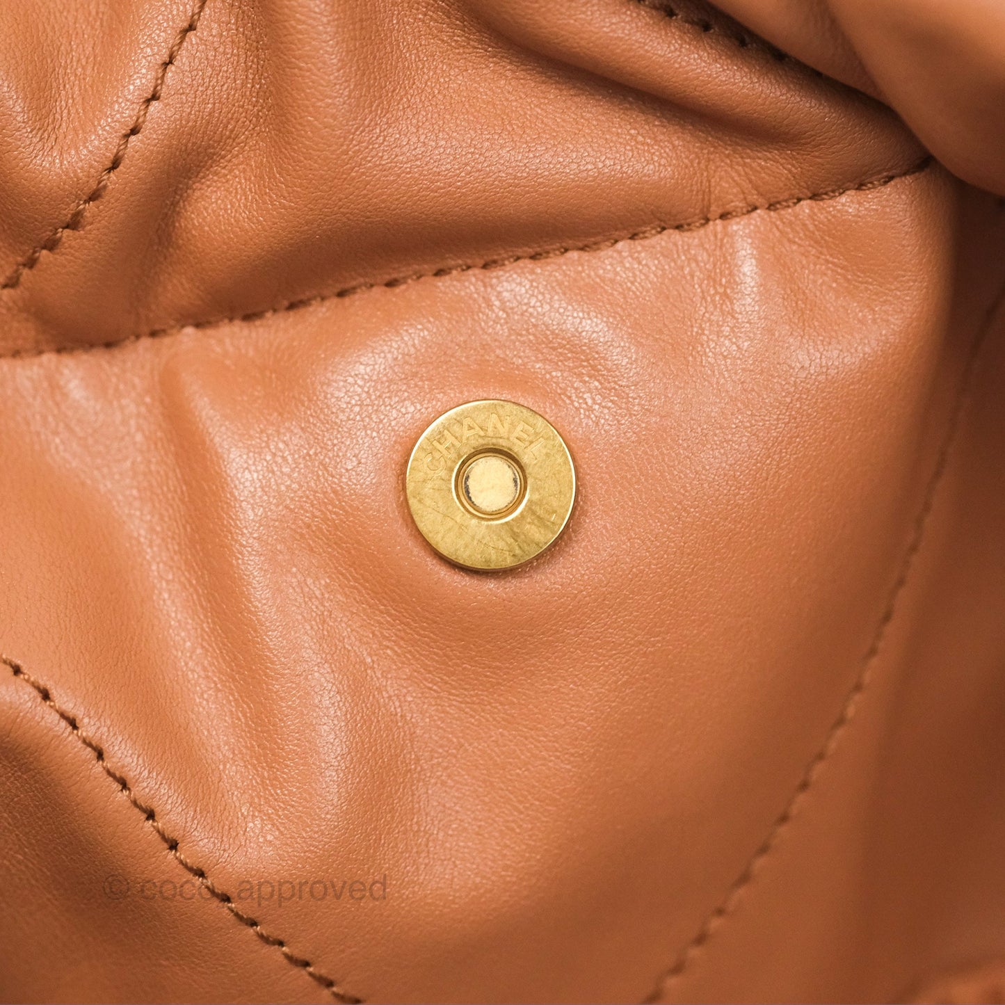 Chanel 22 Medium Caramel Beige Shiny Calfskin Aged Gold Hardware