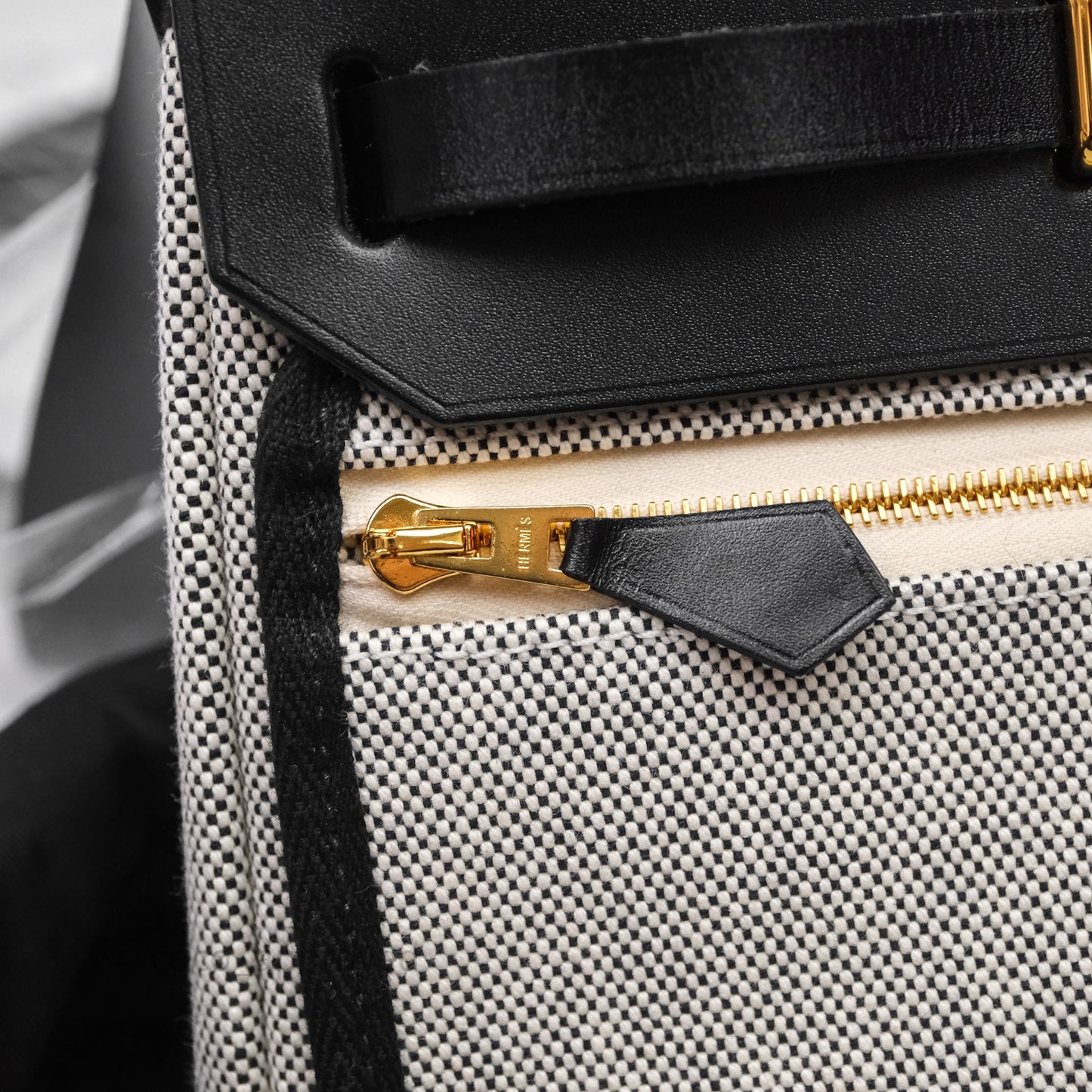Hermès Herbag Zip 20 Mini Ecru-Noir Canvas Gold Hardware