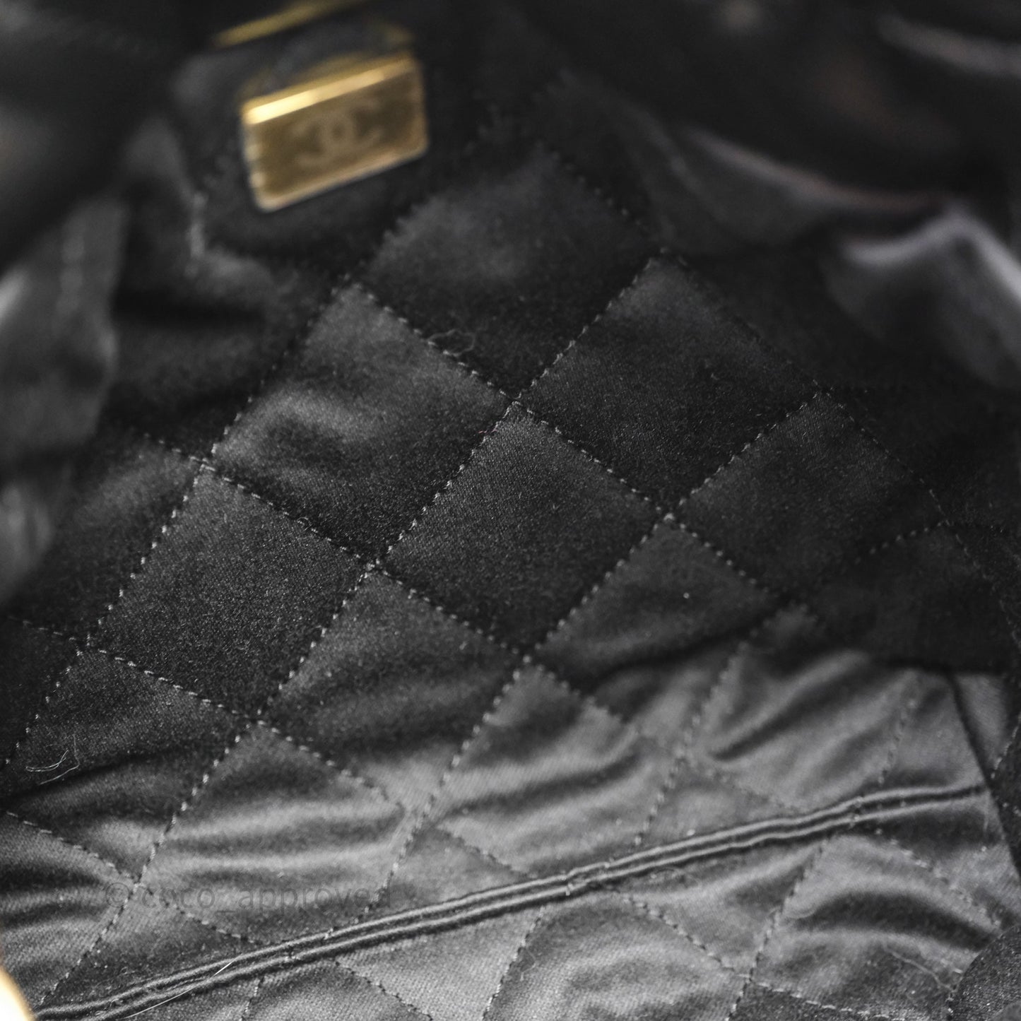Chanel 22 Mini Bag Black Shiny Crumpled Calfskin Aged Gold Hardware