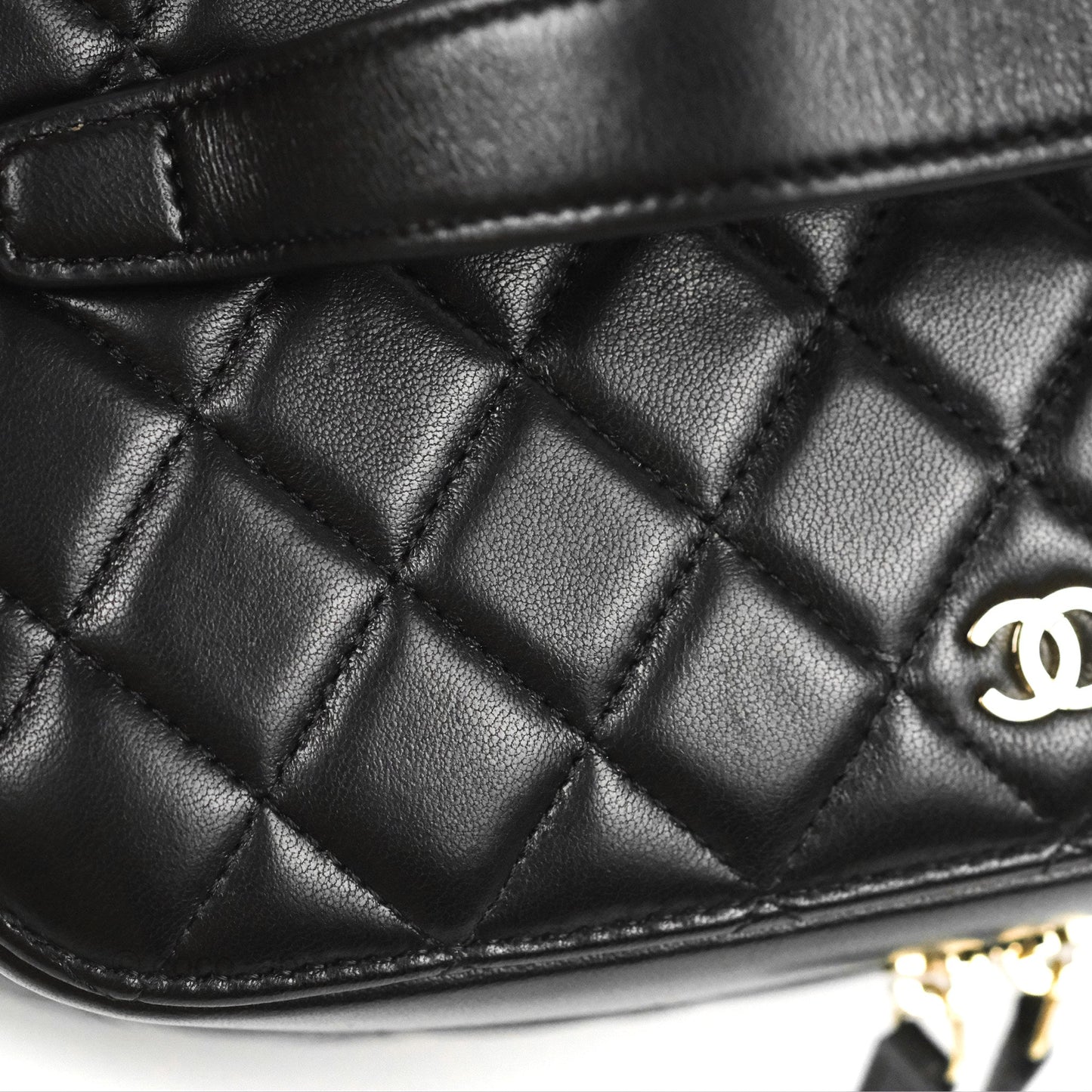 Chanel Classic Cosmetic Vanity Pouch Quilted Black Lambskin Gold Hardware