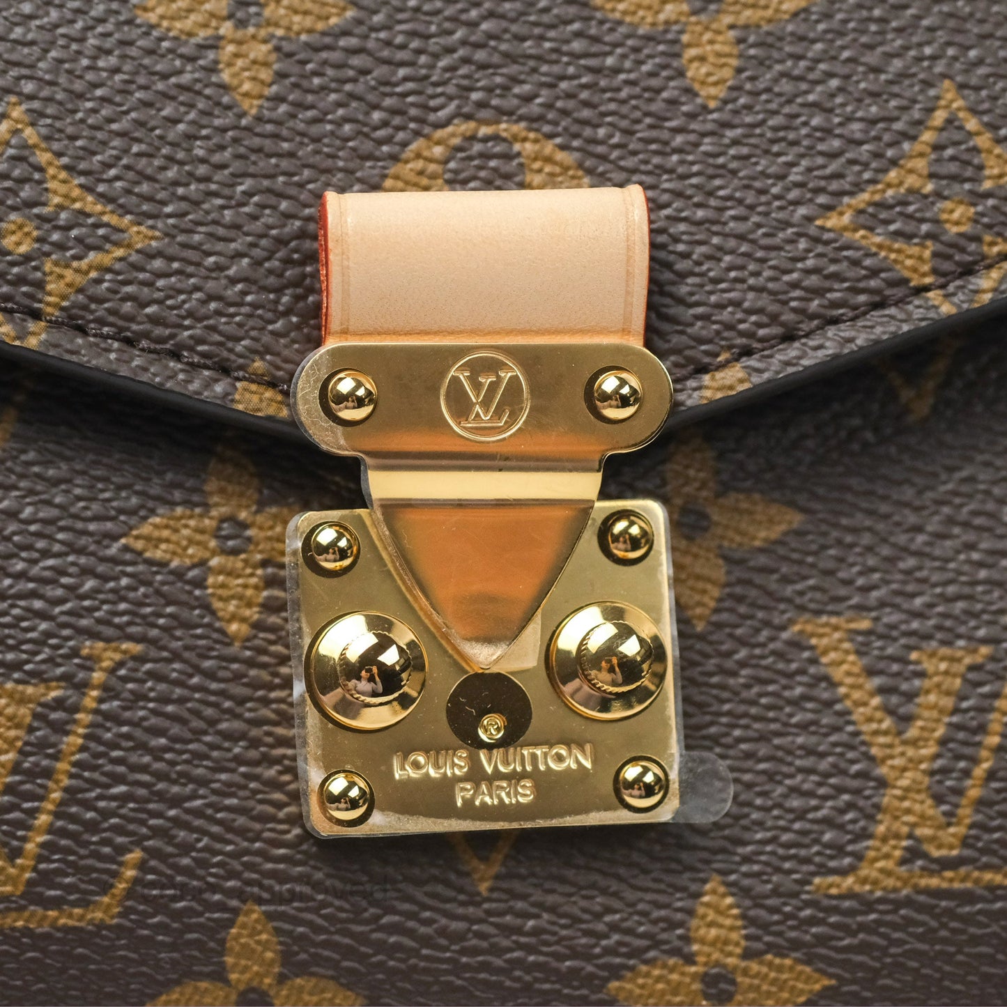 Louis Vuitton Pochette Métis East West Monogram Canvas