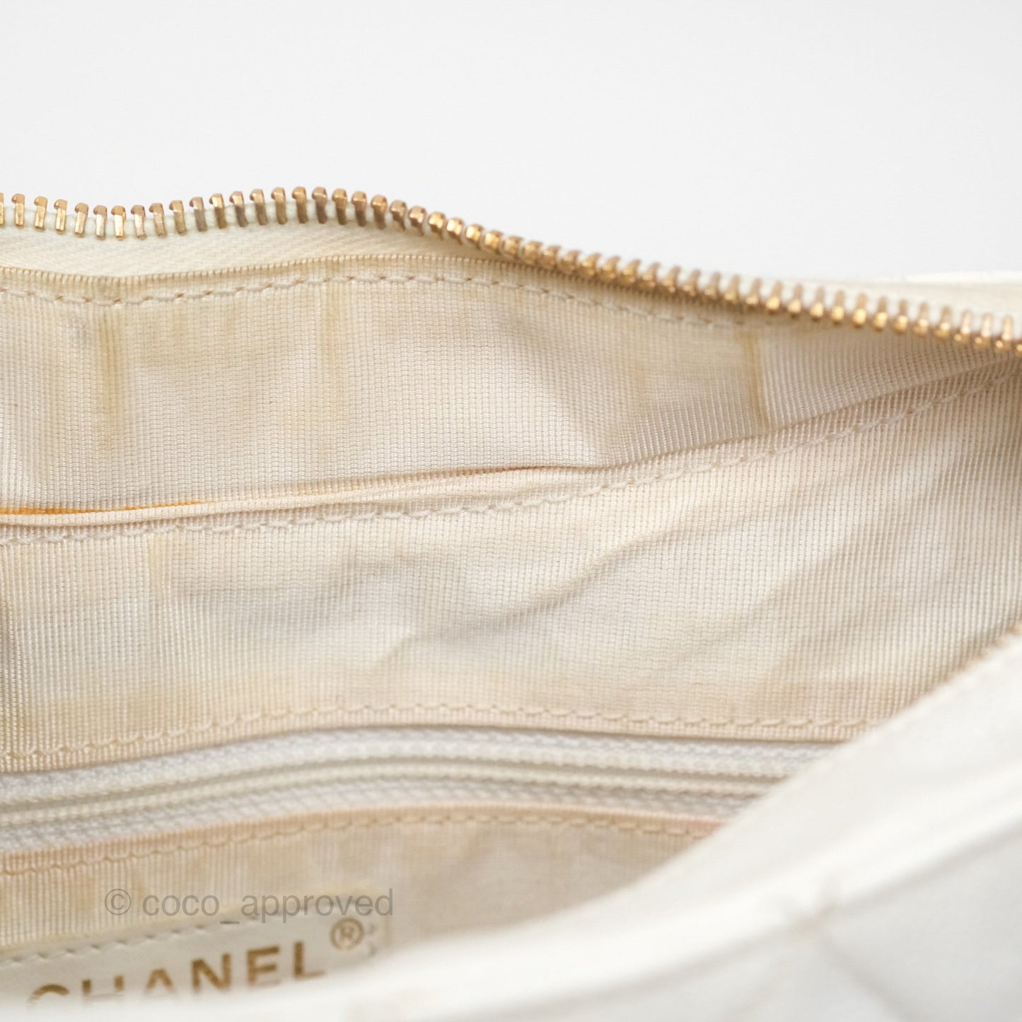 Chanel Vintage CC Quilted Shoulder Bag White Caviar Gold Hardware