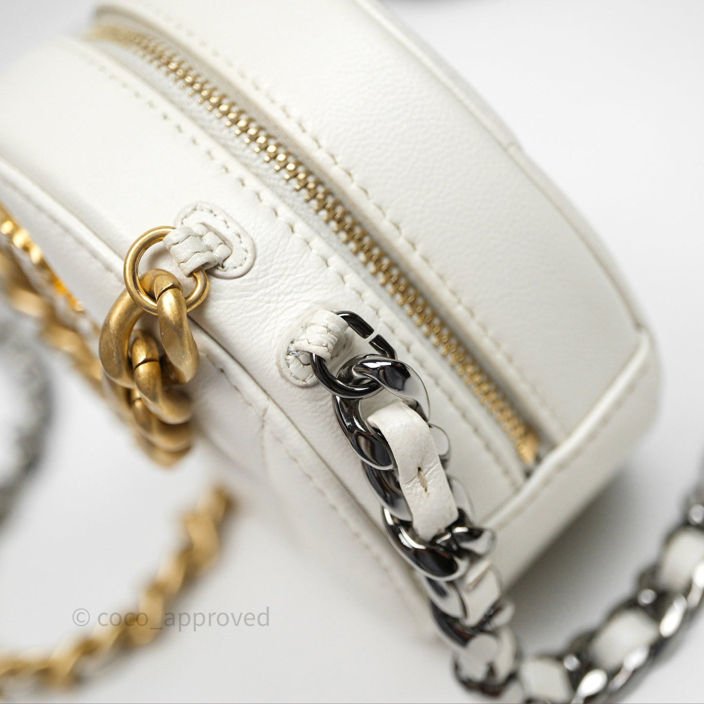 Chanel 19 Round Clutch With Chain White Calfskin Mixed Hardware