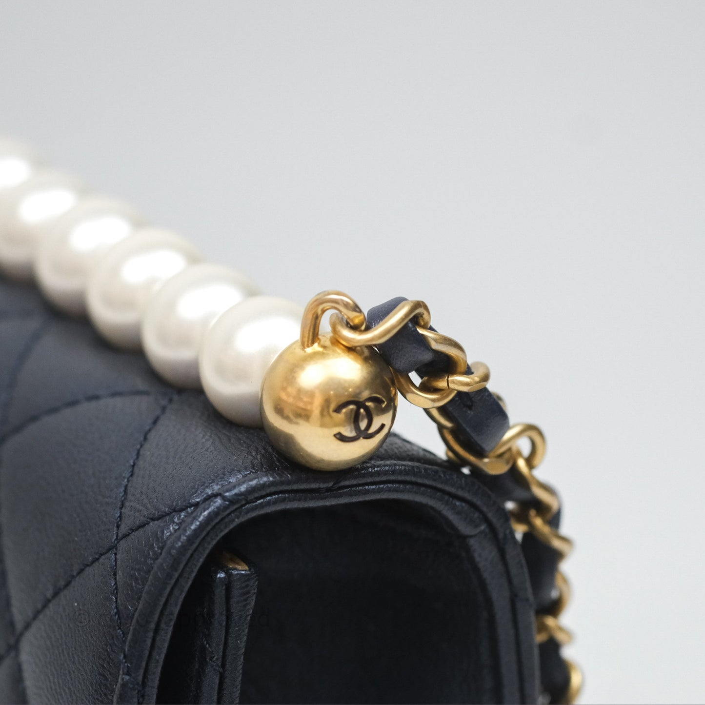 Chanel Quilted Chic Pearls Flap Iridescent Navy Goatskin Aged Gold Hardware