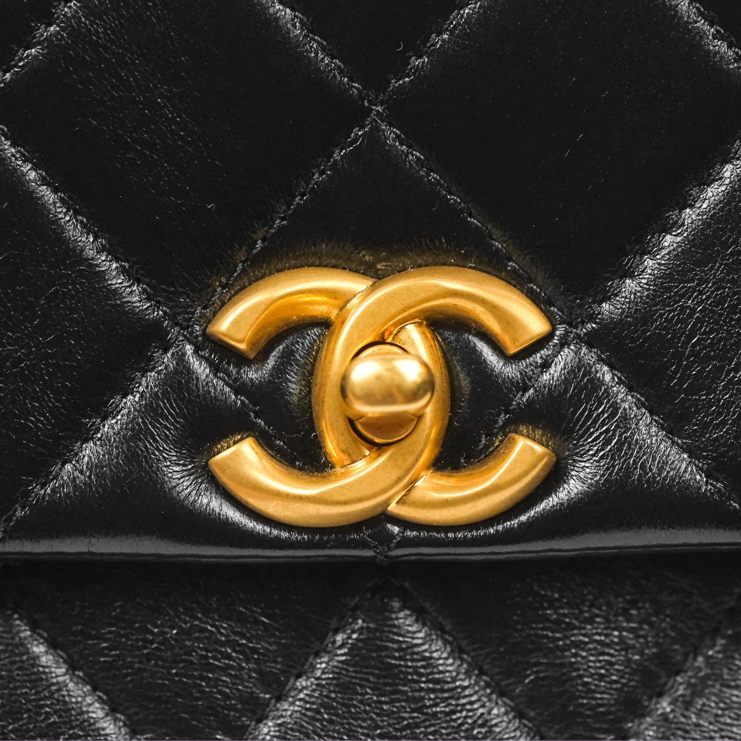 Chanel CC Chain Shoulder Bag Black Shiny Aged Calfskin