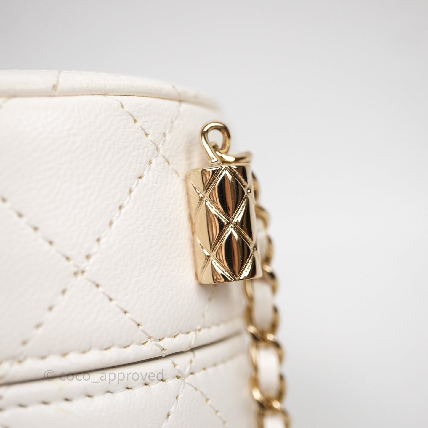 Chanel Quilted Round Vanity Clutch With Chain White Lambskin Gold Hardware