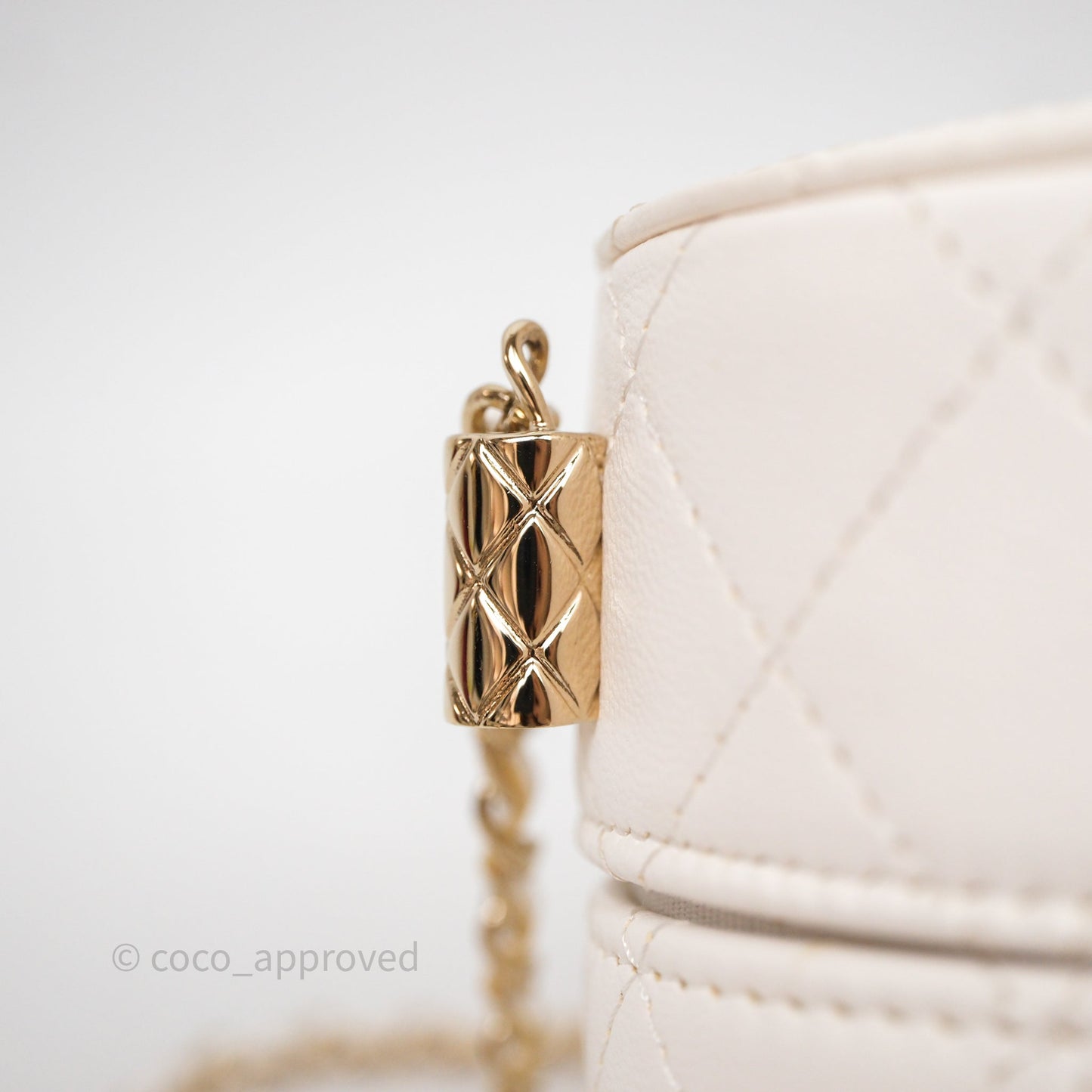 Chanel Quilted Round Vanity Clutch With Chain White Lambskin Gold Hardware