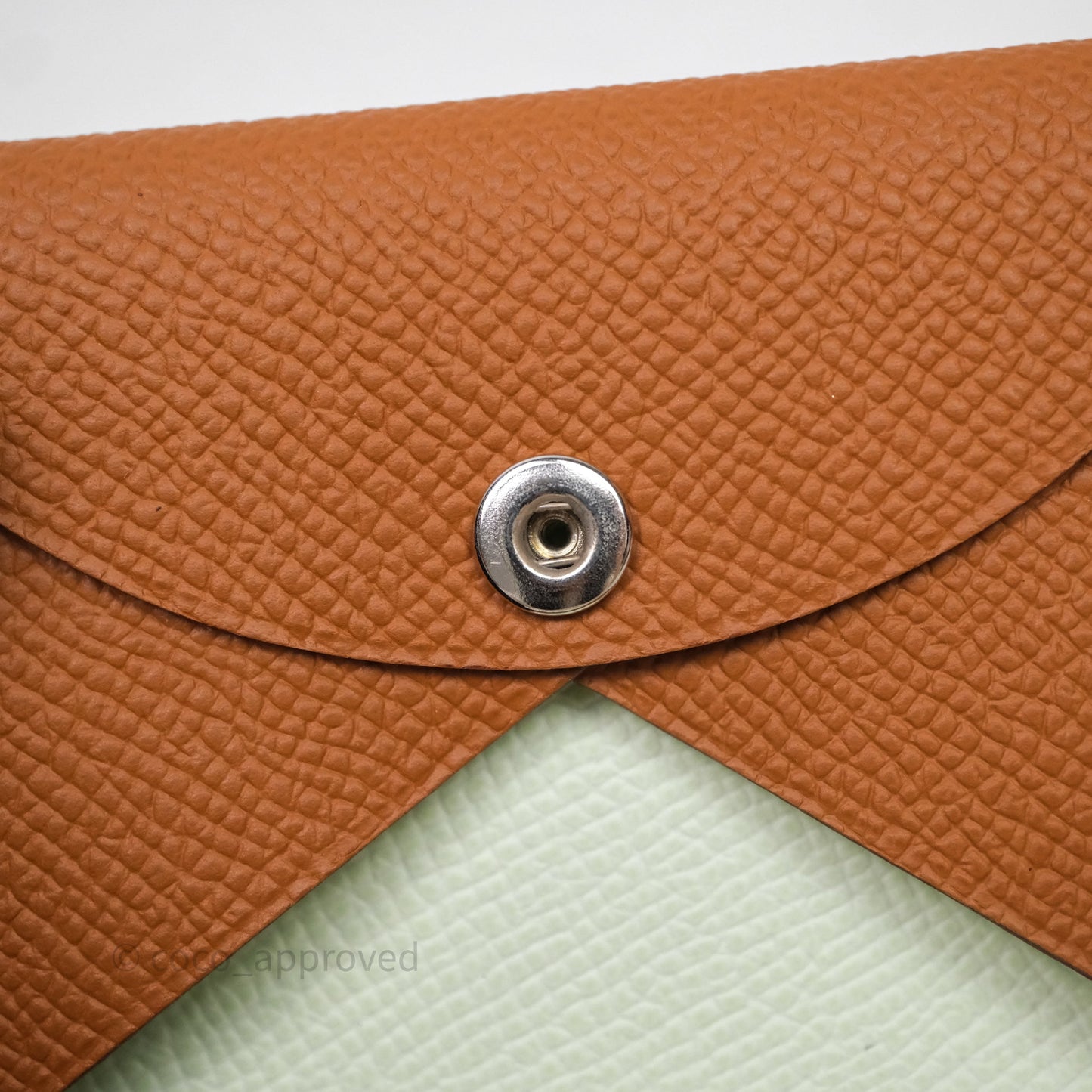 Hermès Calvi Card Holder Gold Epsom