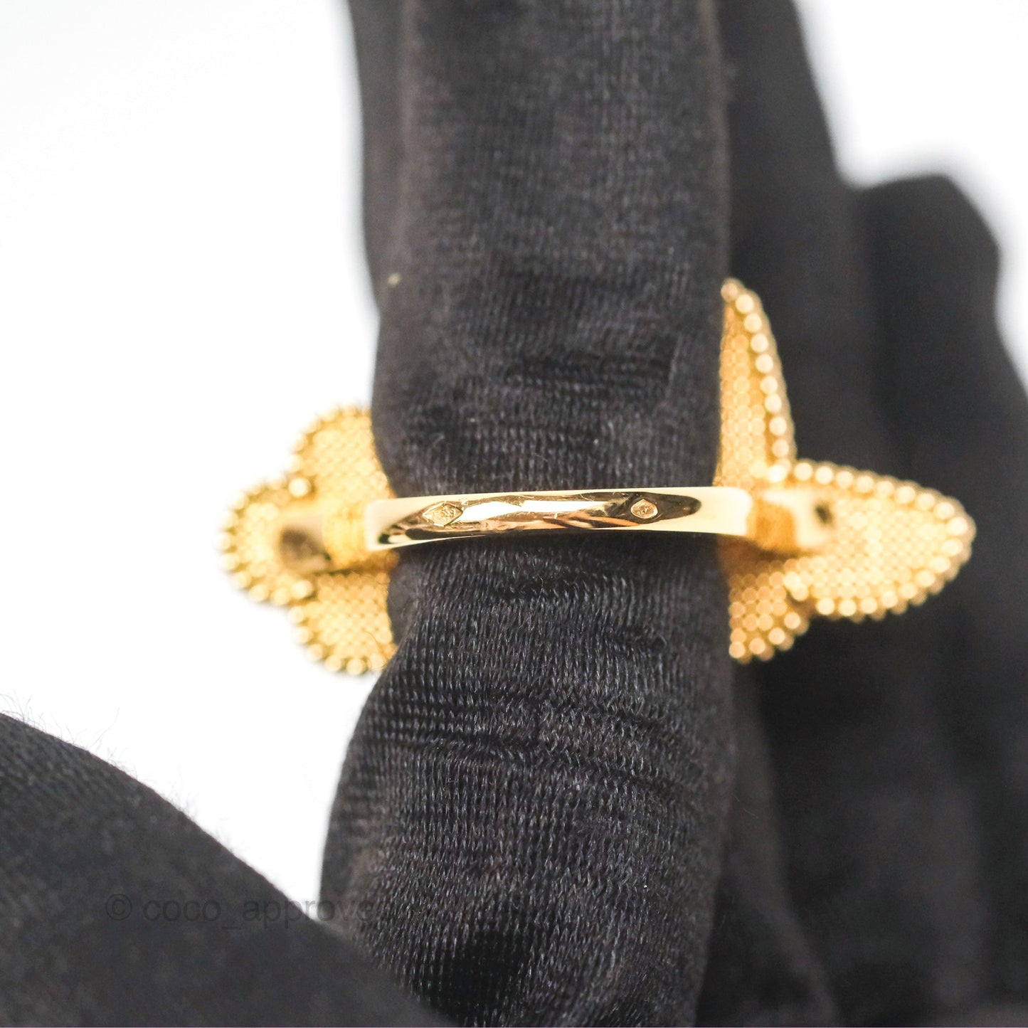 Van Cleef & Arpels Lucky Alhambra Between the Finger Ring White Mother-of-pearl Yellow Gold