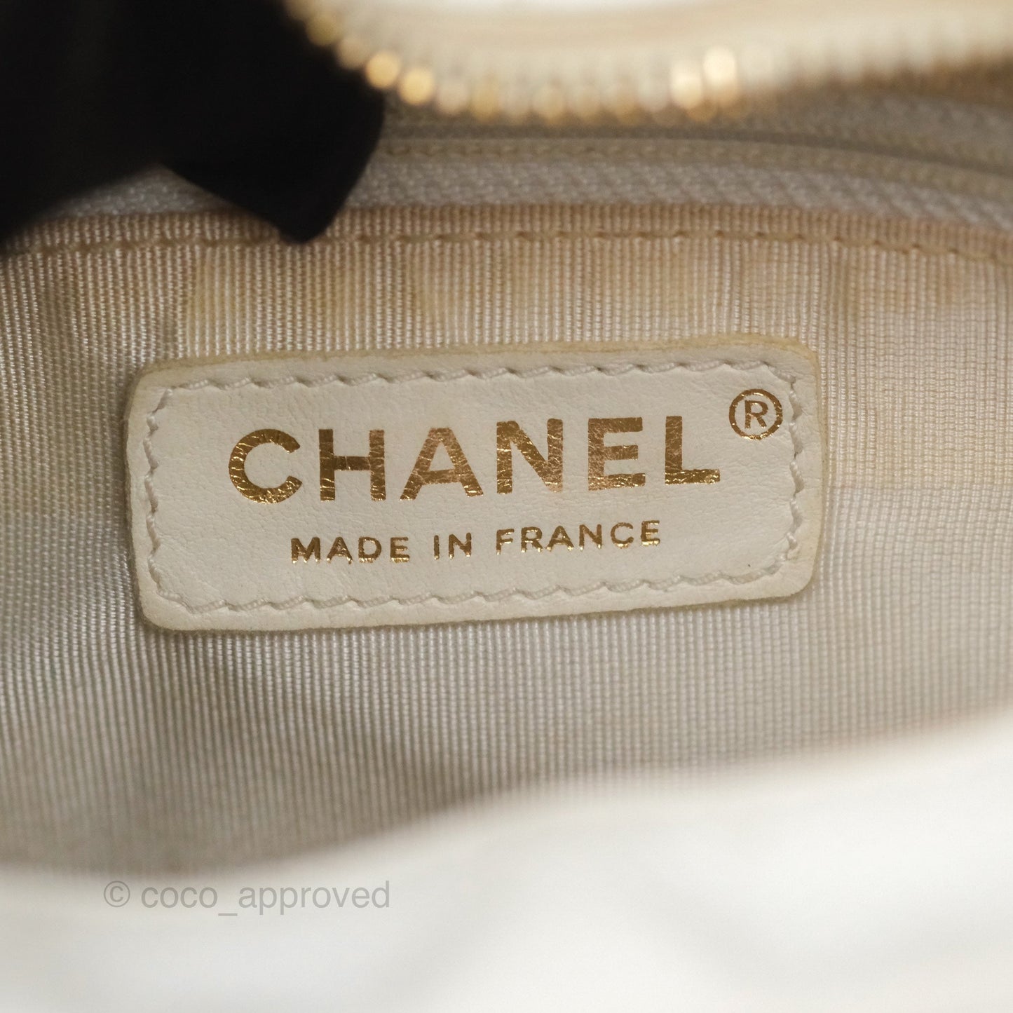 Chanel Vintage CC Quilted Shoulder Bag White Caviar Gold Hardware