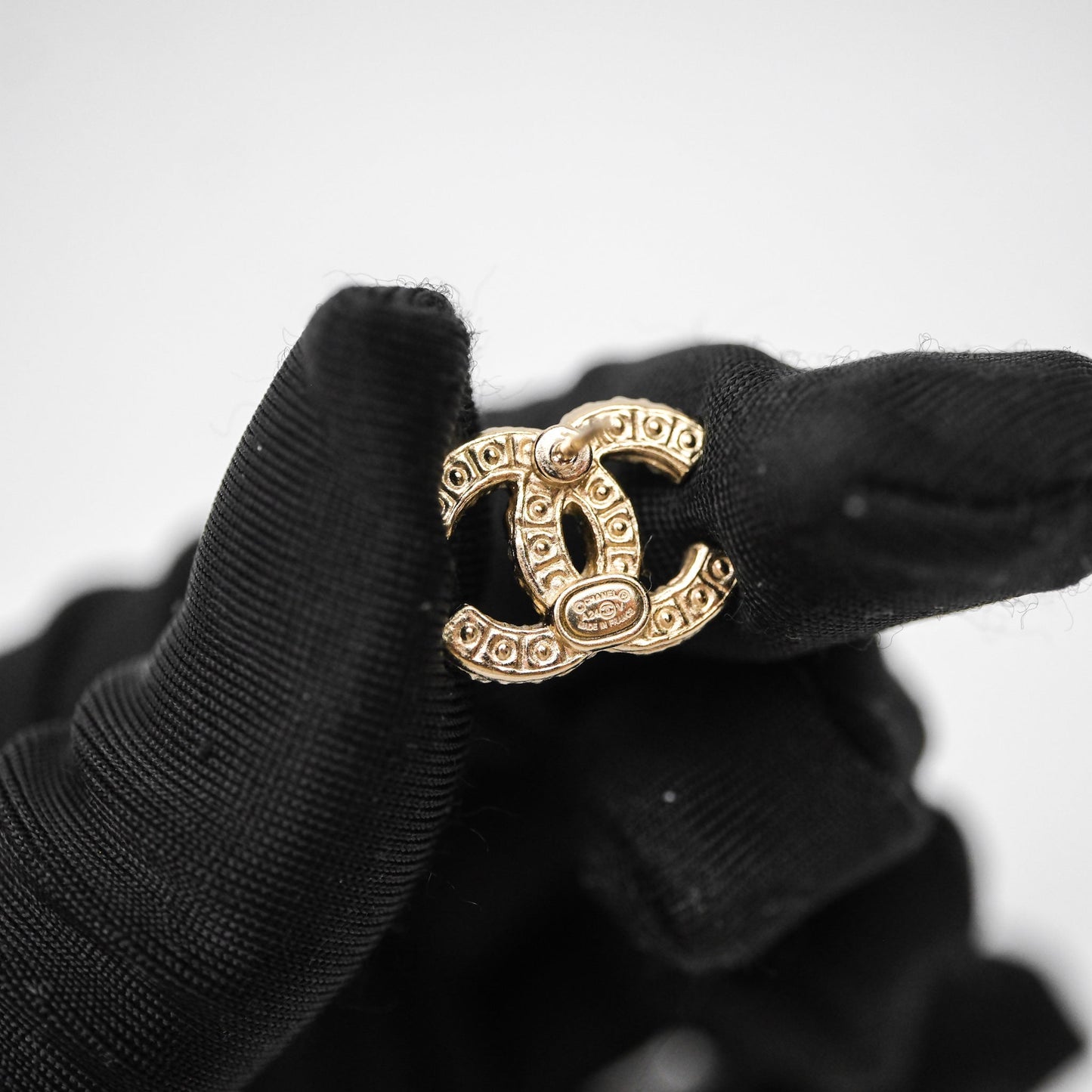 Chanel CC Pearl Earrings Gold Tone 24V