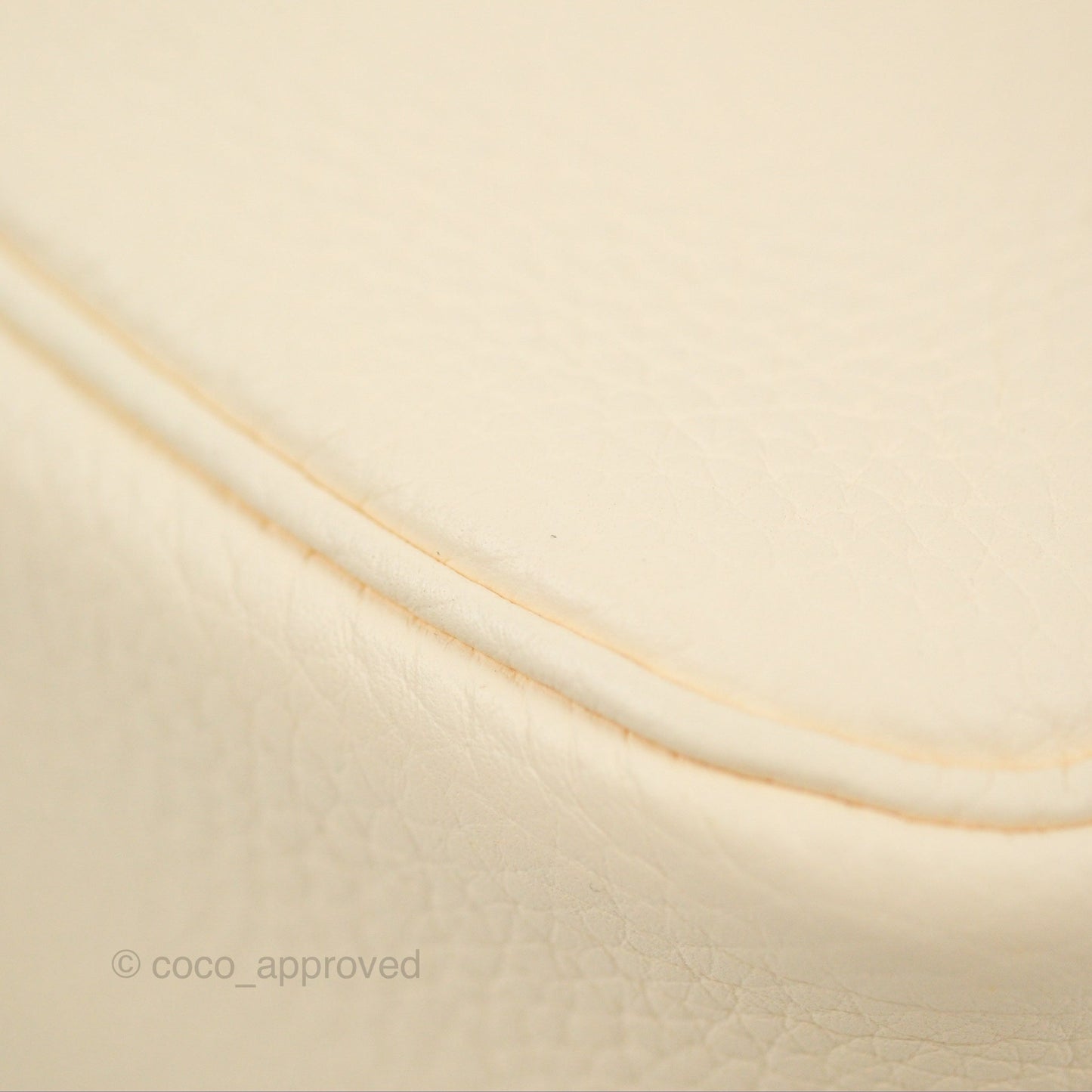 Hermès Lindy 26 Nata Taurillon Clemence Gold Hardware