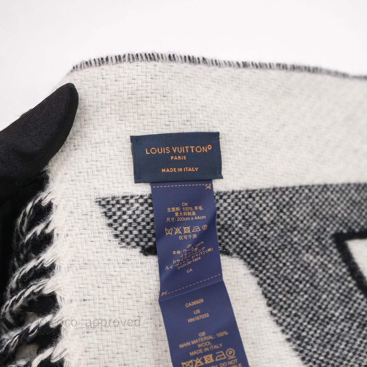 Louis Vuitton Vers Scarf Black