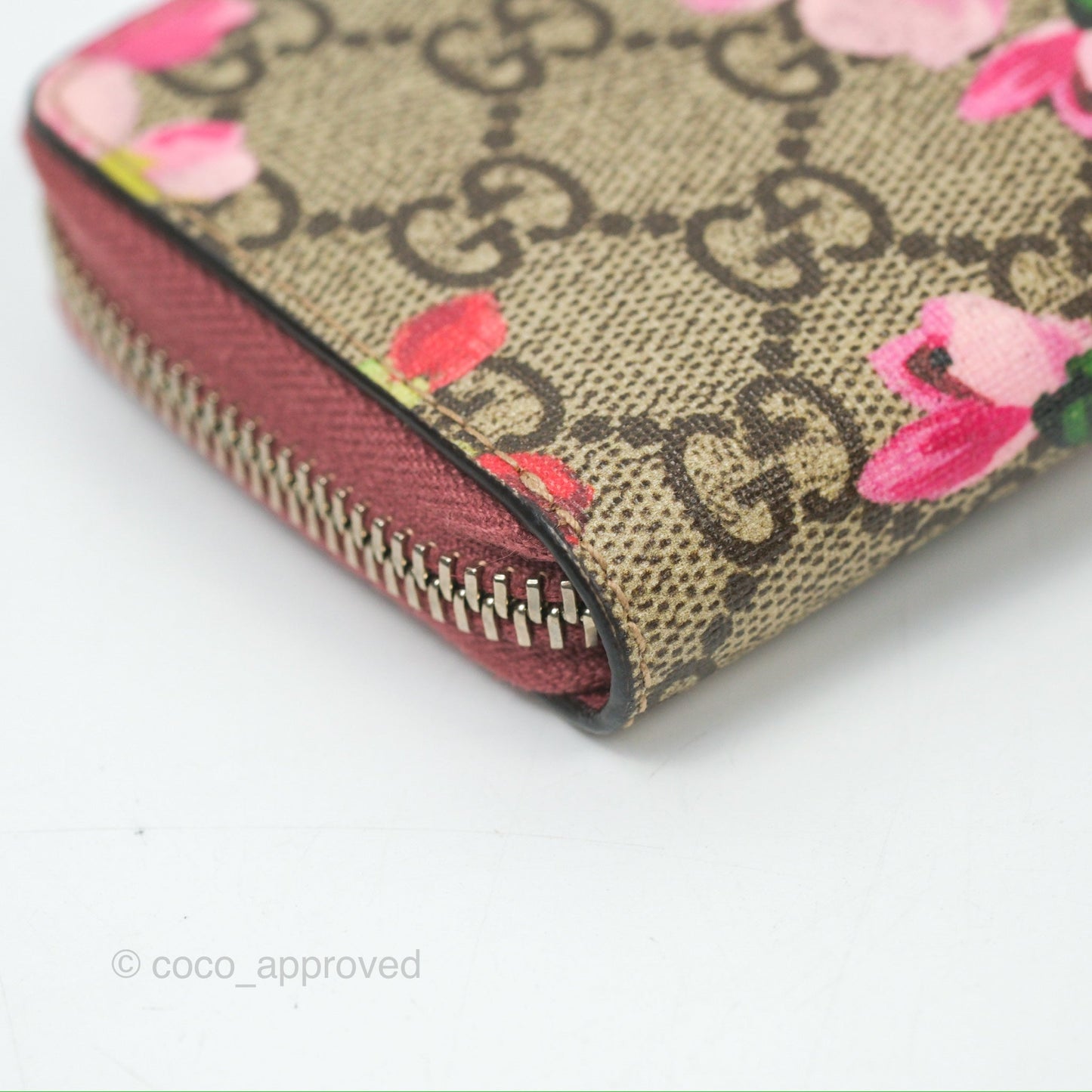 Gucci GG Supreme Blooms Zip Around Card Case Wallet