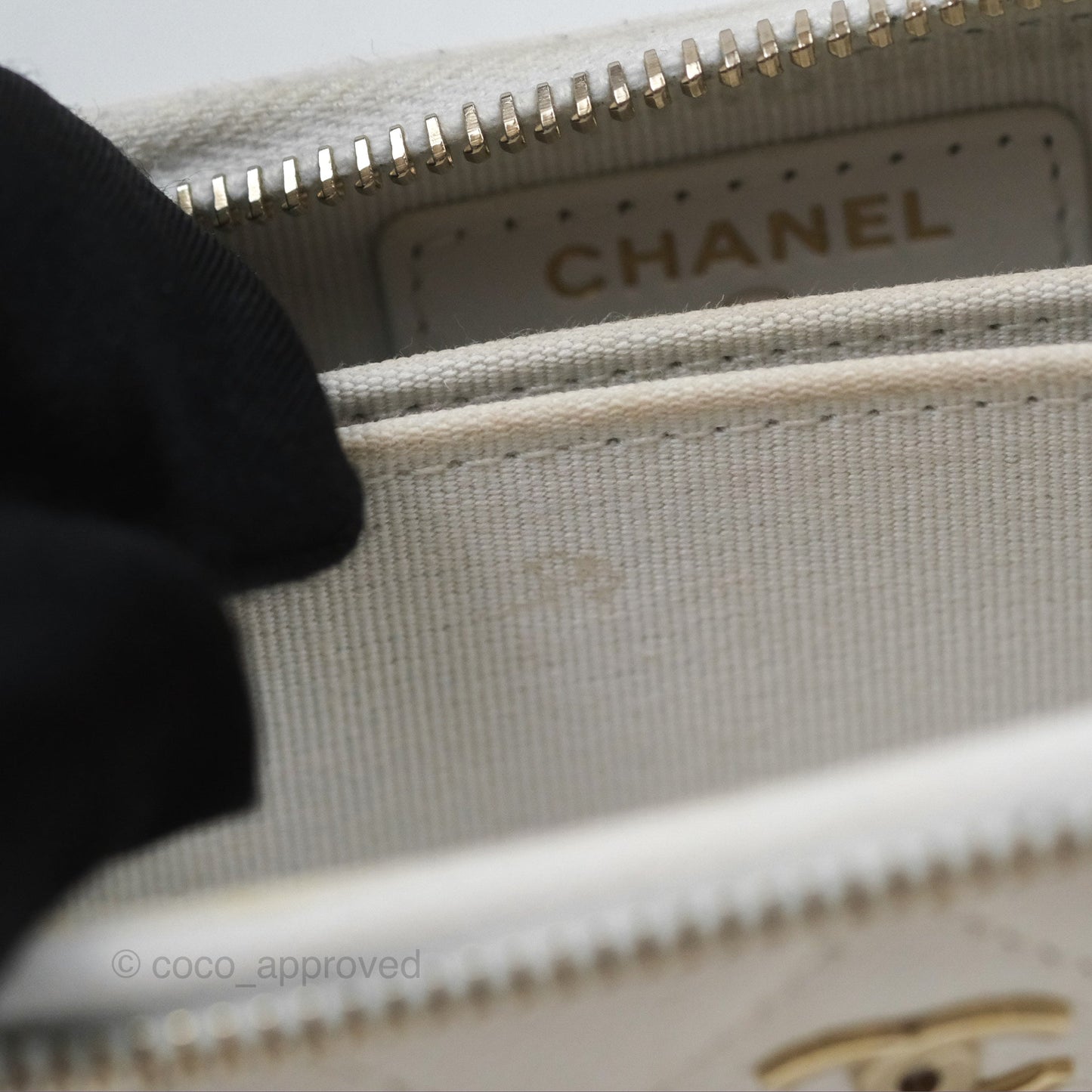 Chanel Classic Zipped Coin Purse White Caviar Gold Hardware