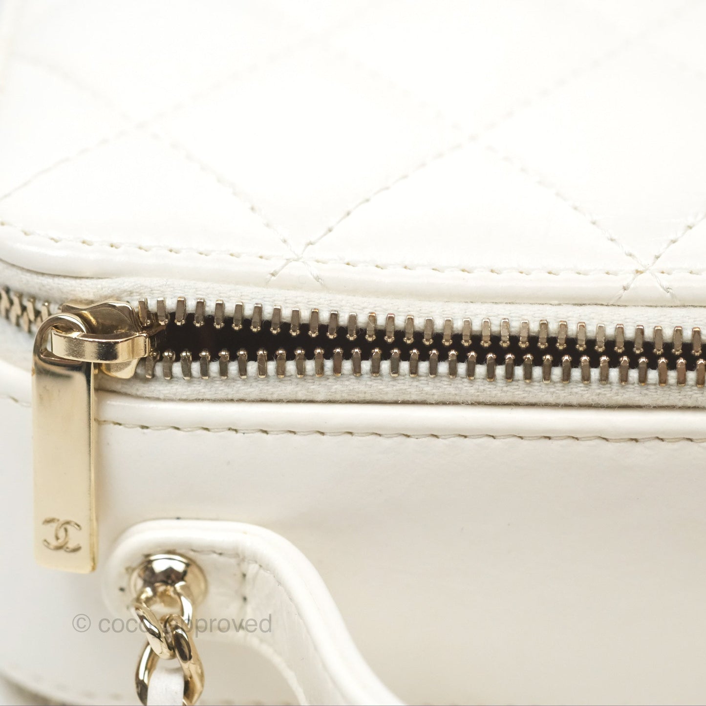 Chanel Top Handle Quilted Vanity Case White Shiny Lambskin Good Hardware