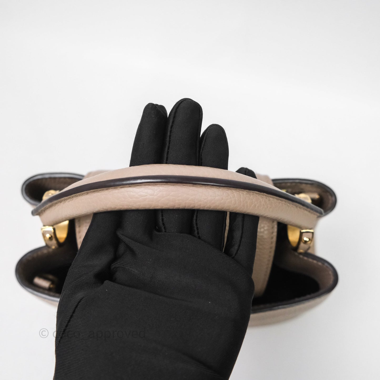 Louis Vuitton Taurillon Capucines BB Galet