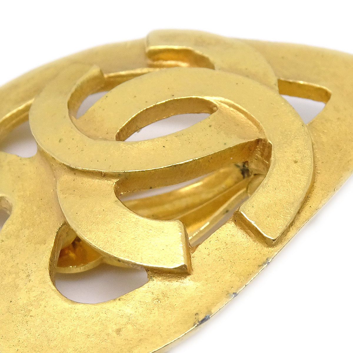 Luxury Chanel 1995 Heart Earrings Gold Clip-On 95P