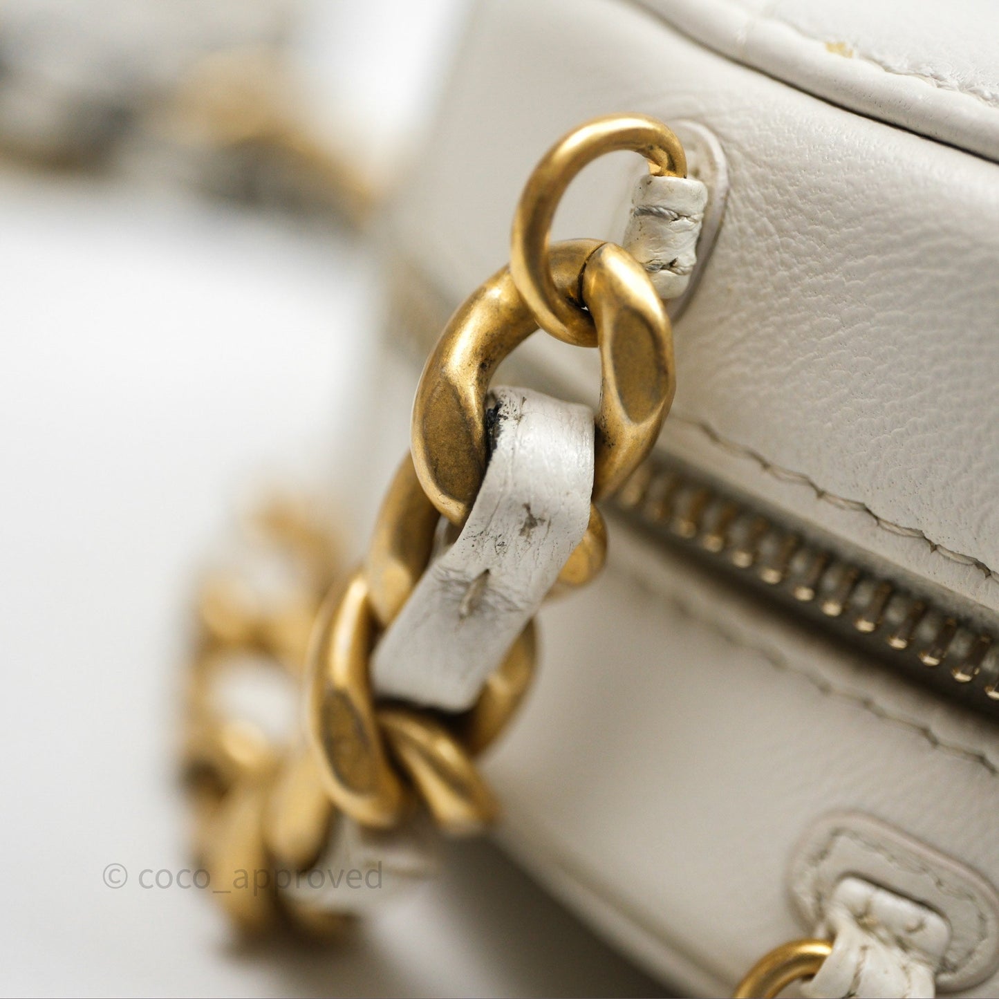Chanel 19 Round Clutch With Chain White Calfskin Mixed Hardware