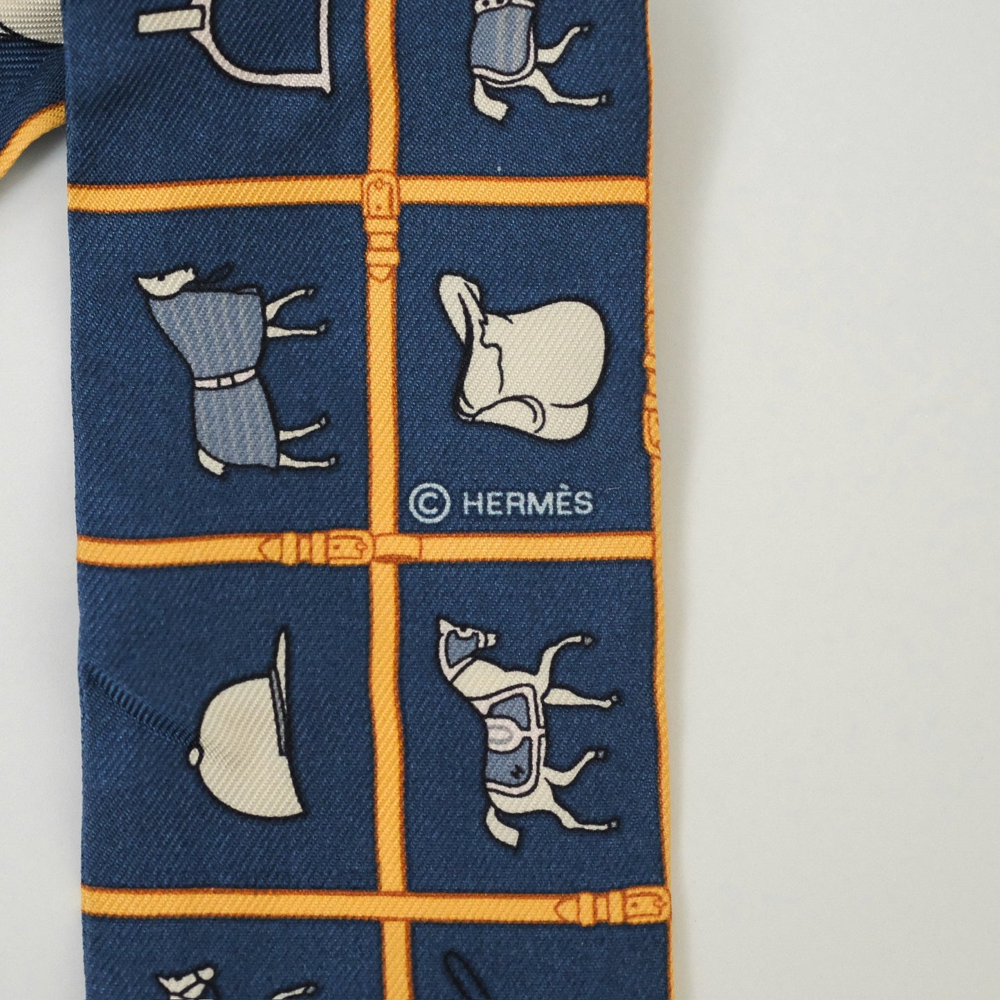 Hermès Couvertures et Tenues de Jour Silk Twilly