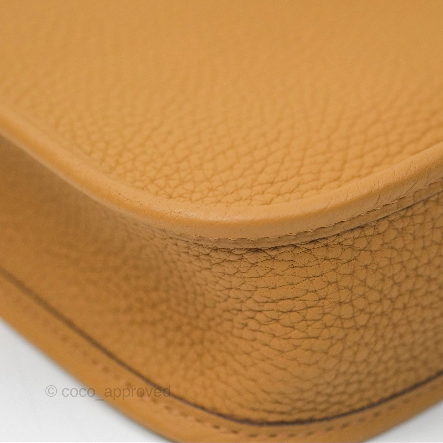 Hermès Mini Evelyne 16 Biscuit 48 Camel Clemence Gold Hardware