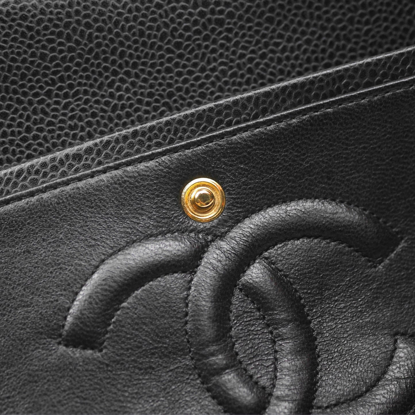 Chanel M/L Medium Classic Flap Quilted Black Caviar 24K Gold Hardware