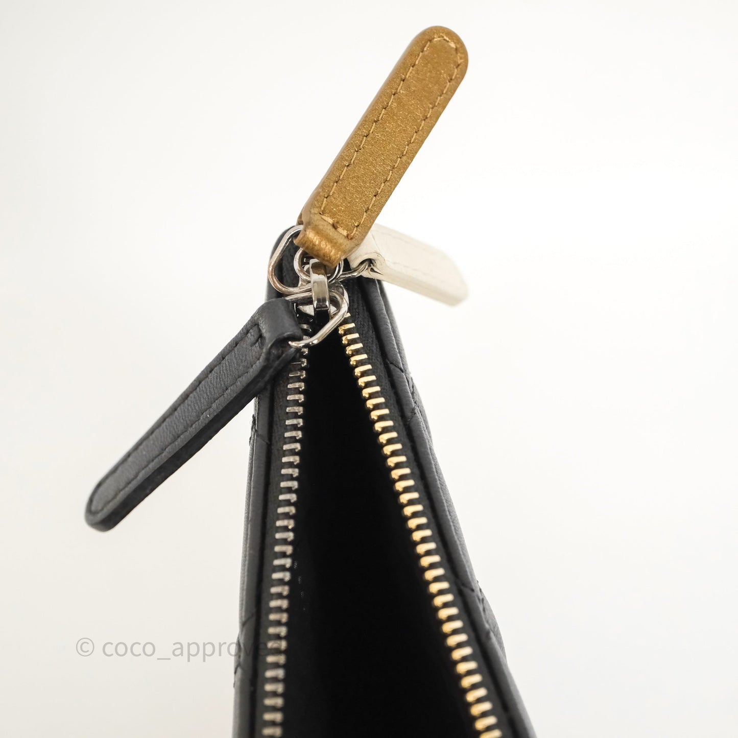 Chanel Classic Zipper O Case Black/ White Gold Hardware