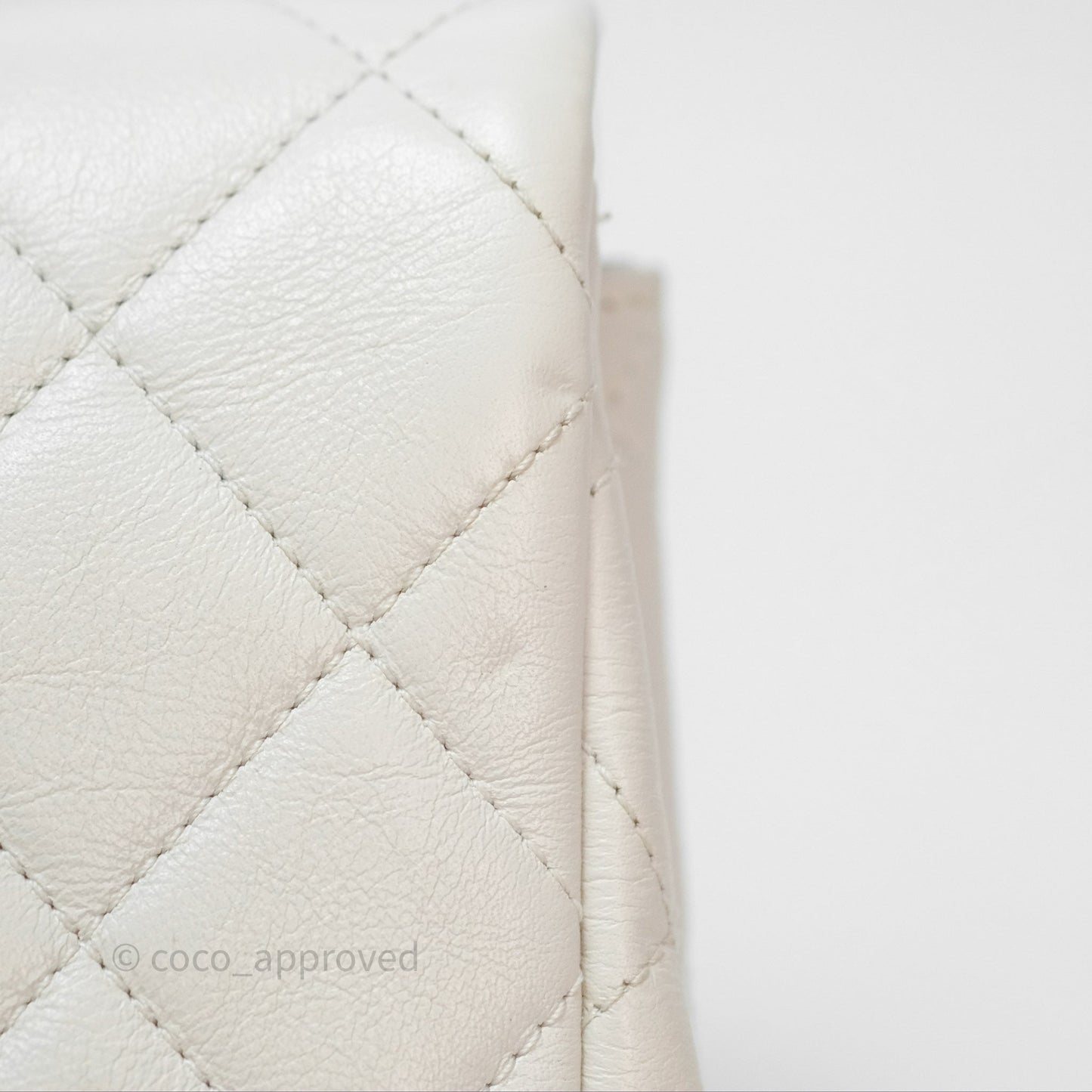 Chanel Quilted Pearl Flap Bag White Shiny Crumpled Calfskin Aged Gold Hardware 22C