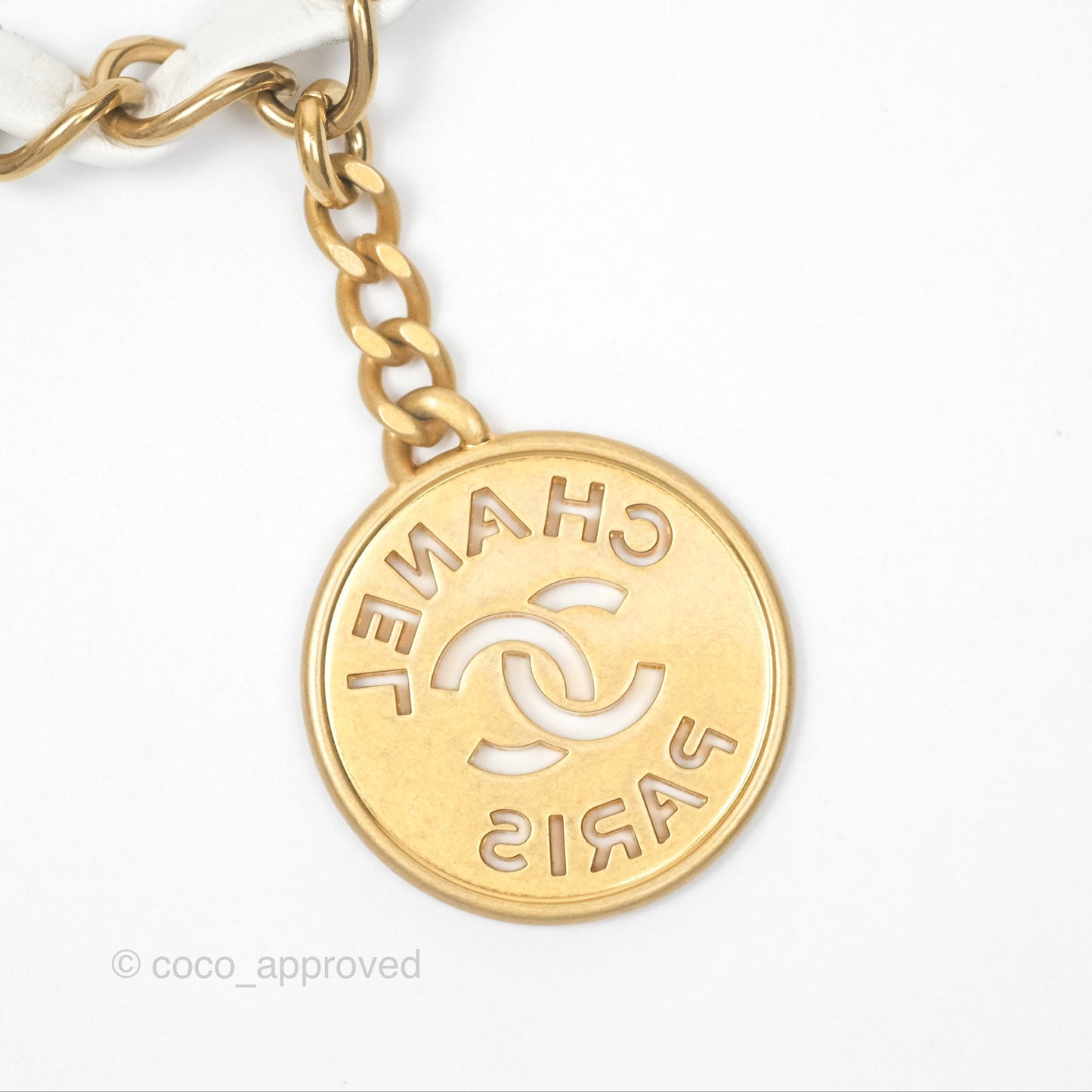 Chanel 22 Medium White Shiny Calfskin Aged Gold Hardware