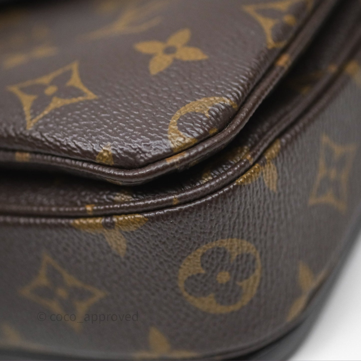 Louis Vuitton Pochette Metis Monogram Canvas