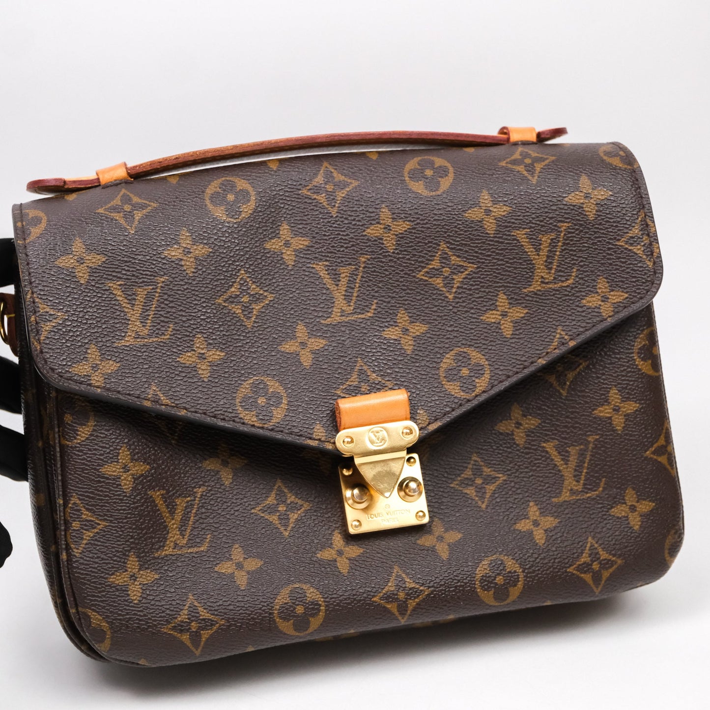 Louis Vuitton Pochette Metis Monogram Canvas
