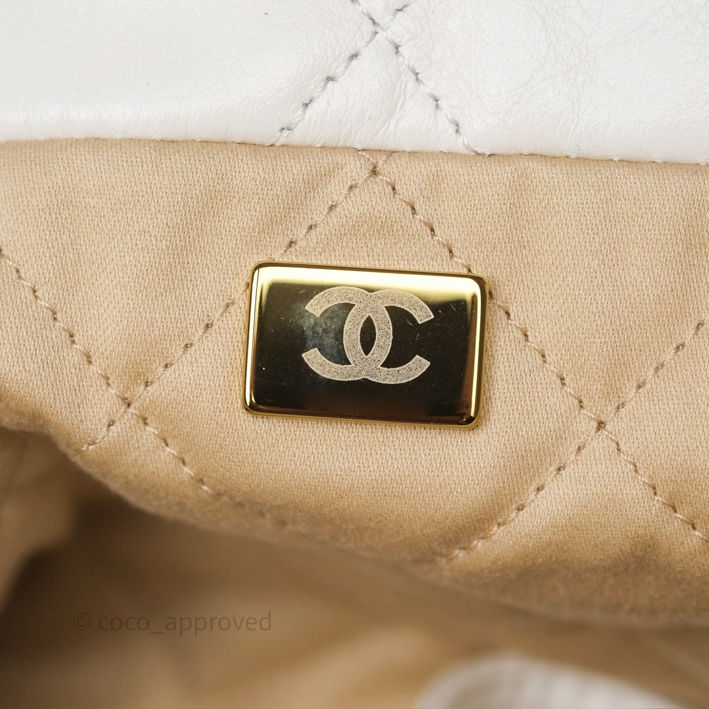 Chanel 22 Medium White Shiny Crumpled Calfskin Aged Gold Hardware