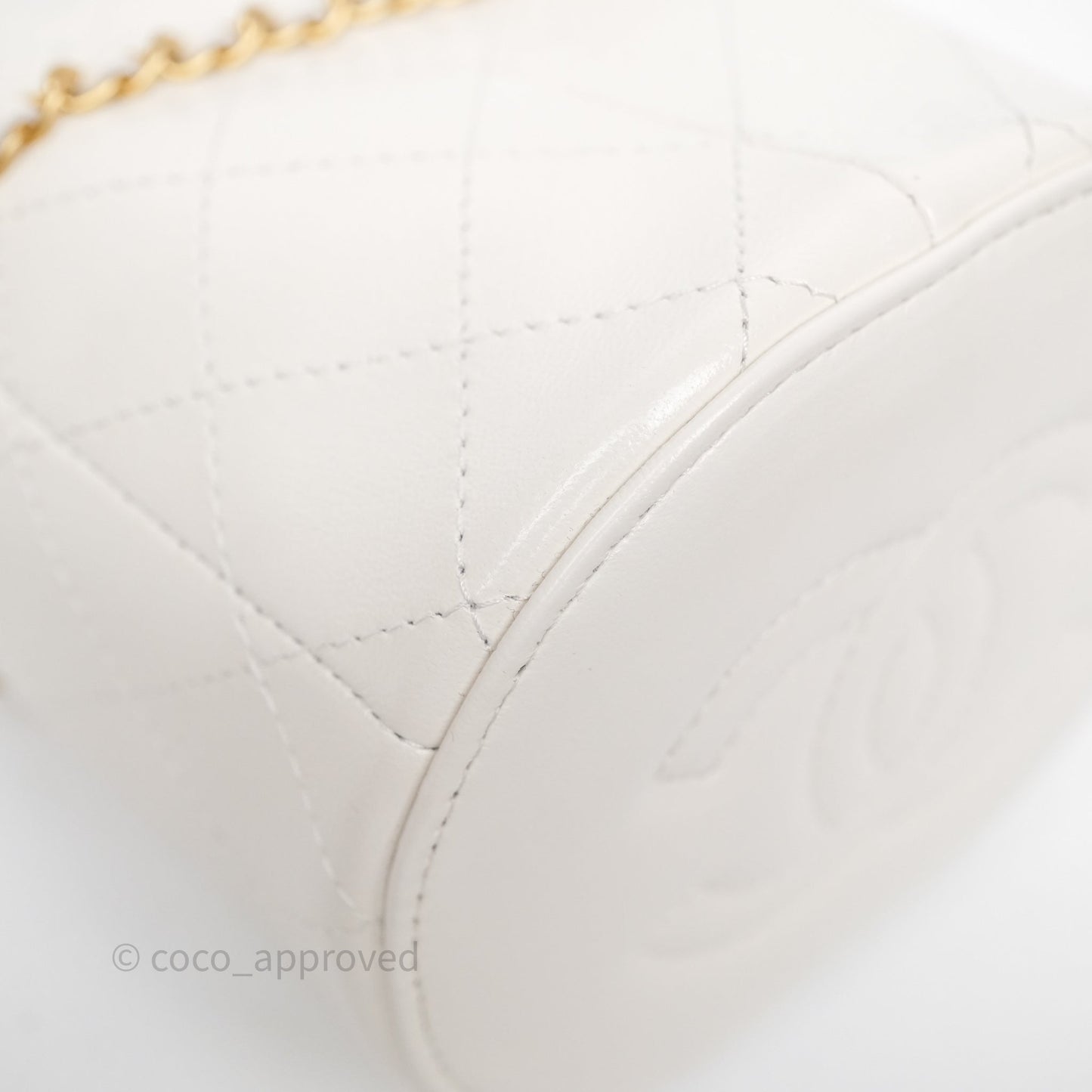 Chanel Mini Bucket Bag White Shiny Lambskin Aged Gold Hardware 25C