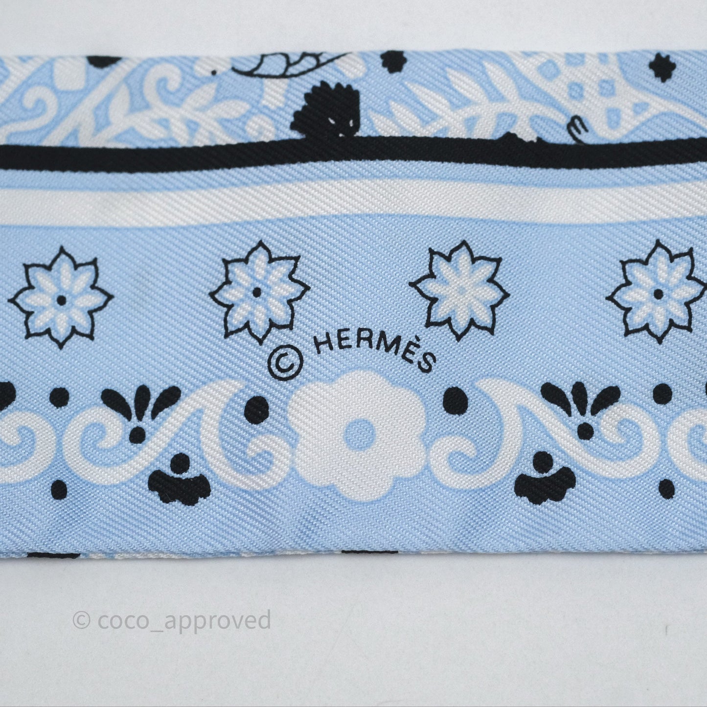 Hermès Peuple Du Vent Silk Twilly
