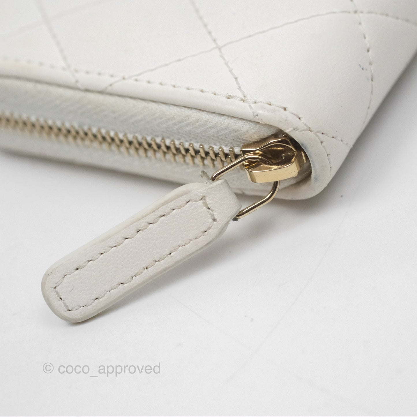Chanel Pearl CC Zipped Coin Purse White Lambskin Gold Hardware