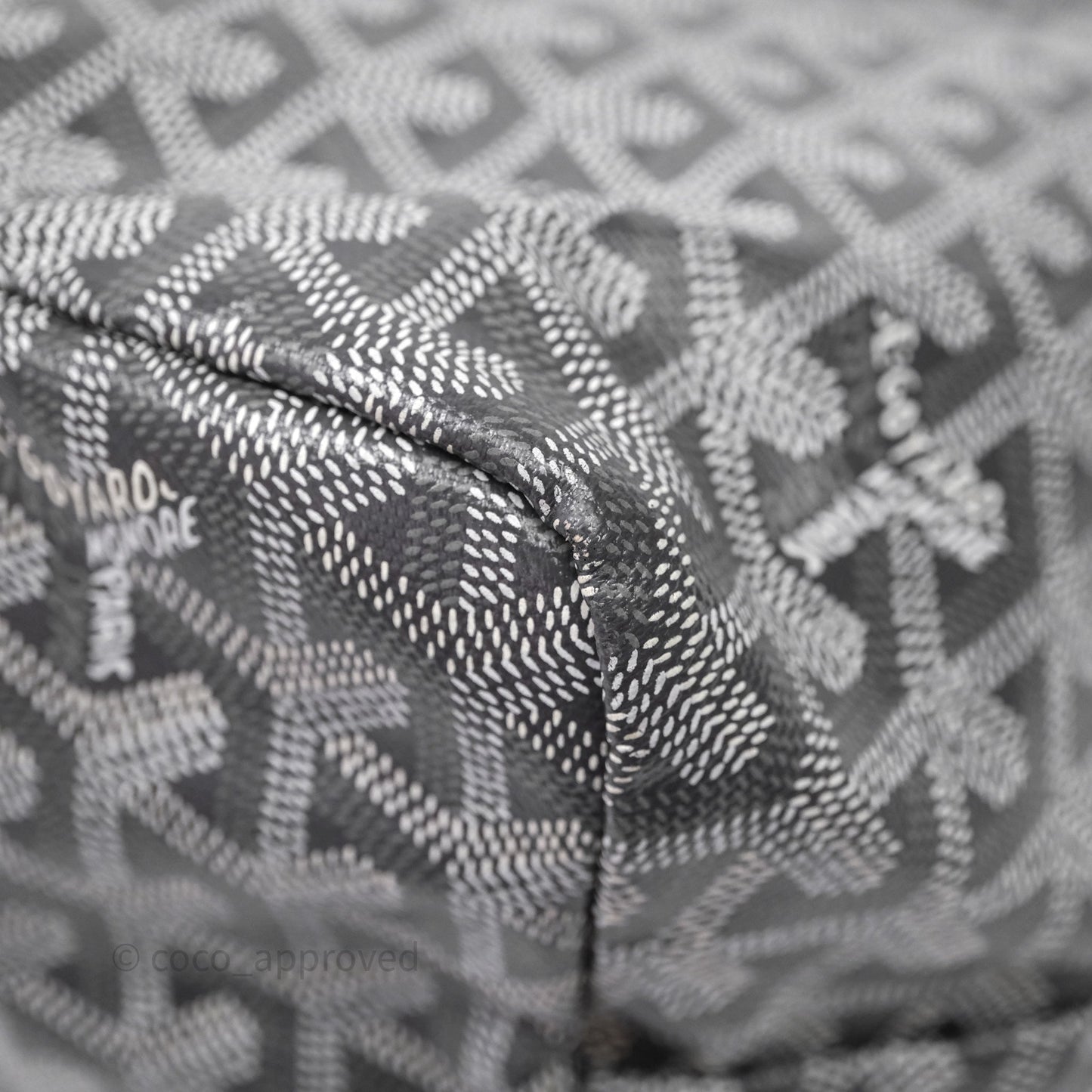 Goyard St Louis Tote PM ⁣⁣⁣⁣⁣⁣⁣⁣⁣⁣⁣⁣⁣⁣⁣⁣⁣⁣⁣⁣Grey
