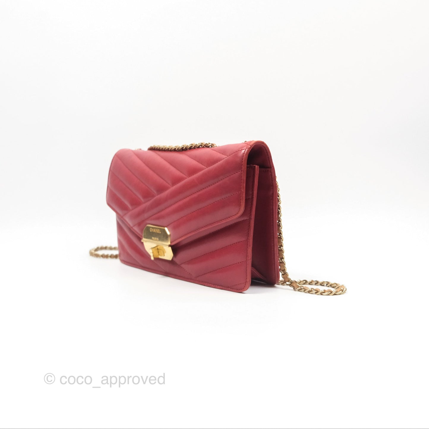 Chanel Chevron Shoulder Bag Red Calfskin Aged Gold Hardware