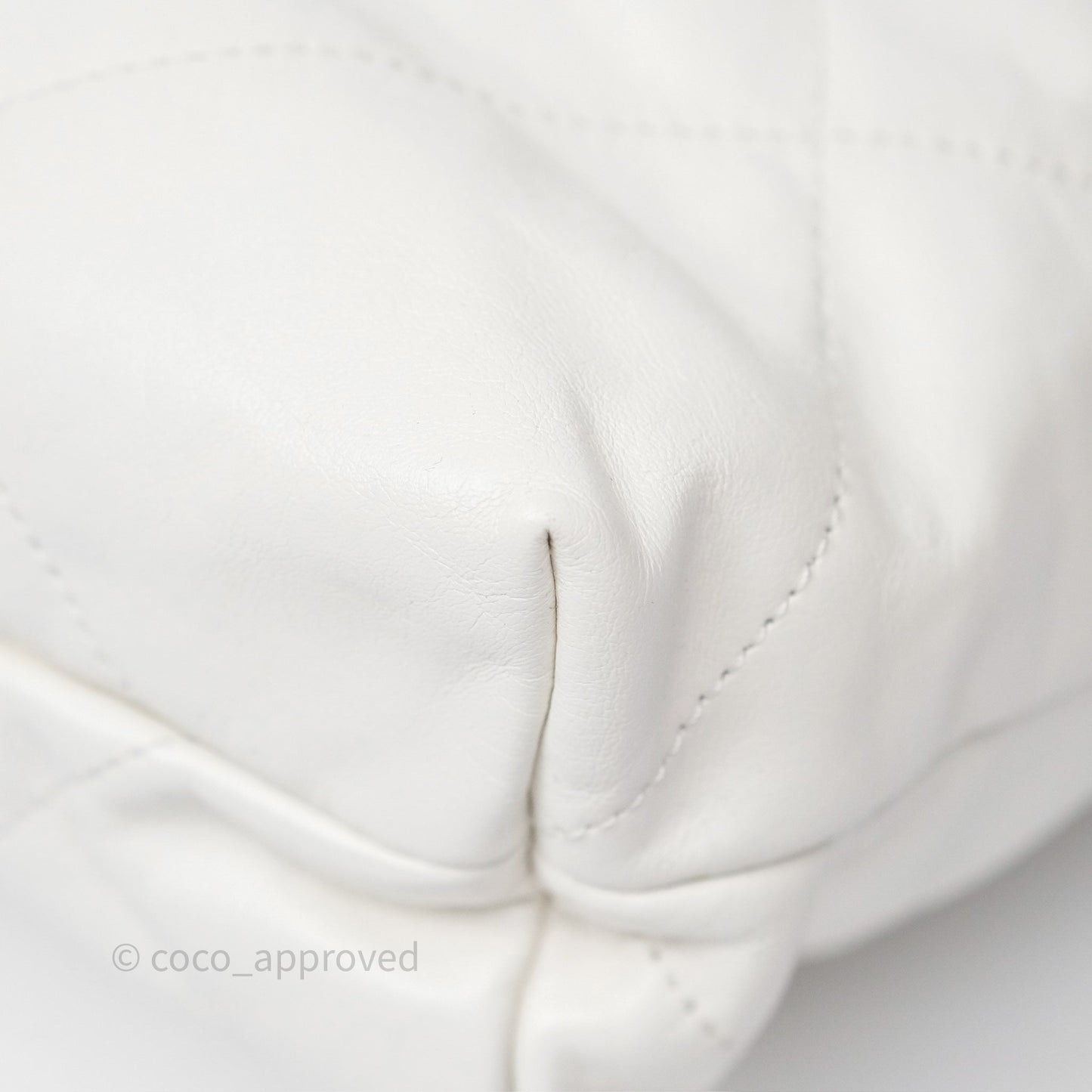 Chanel 22 Medium White Shiny Crumpled Calfskin Aged Gold Hardware