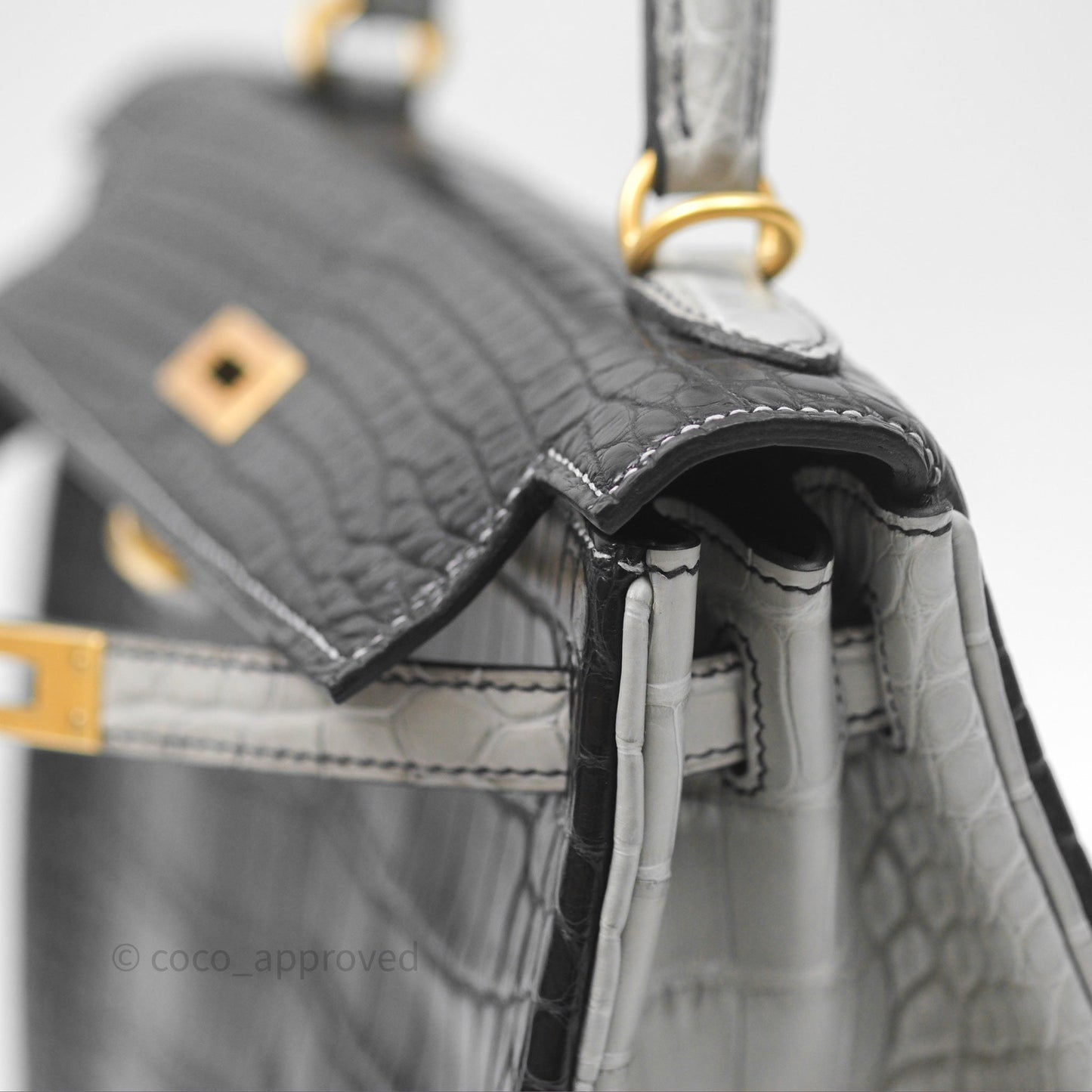 Hermès Retourne Kelly 25 Alligator Perso Noir 89 / Gris Mouette 4Z Brushed Gold Hardware