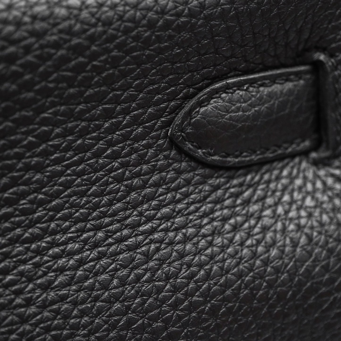 Hermès Kelly 28 Noir 89 Togo Gold Hardware