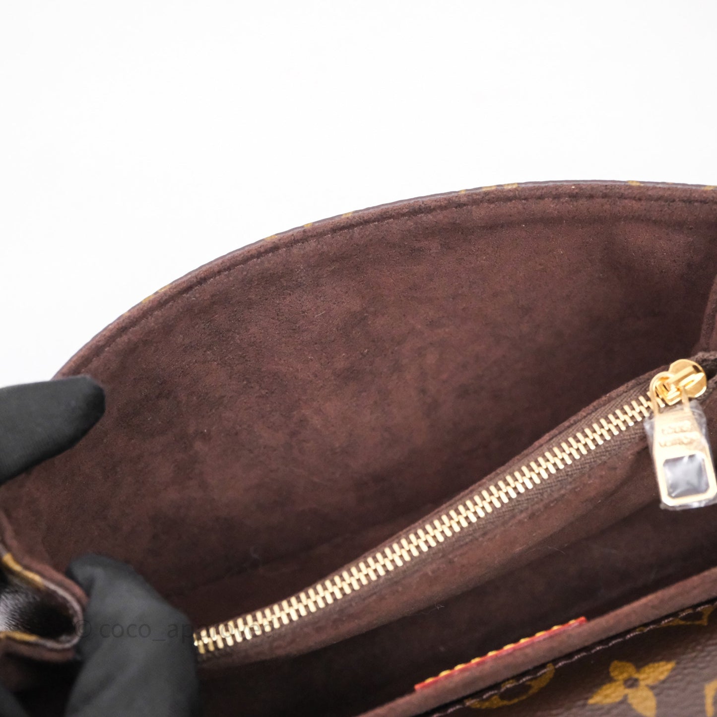 Louis Vuitton Pochette Métis East West Monogram Canvas