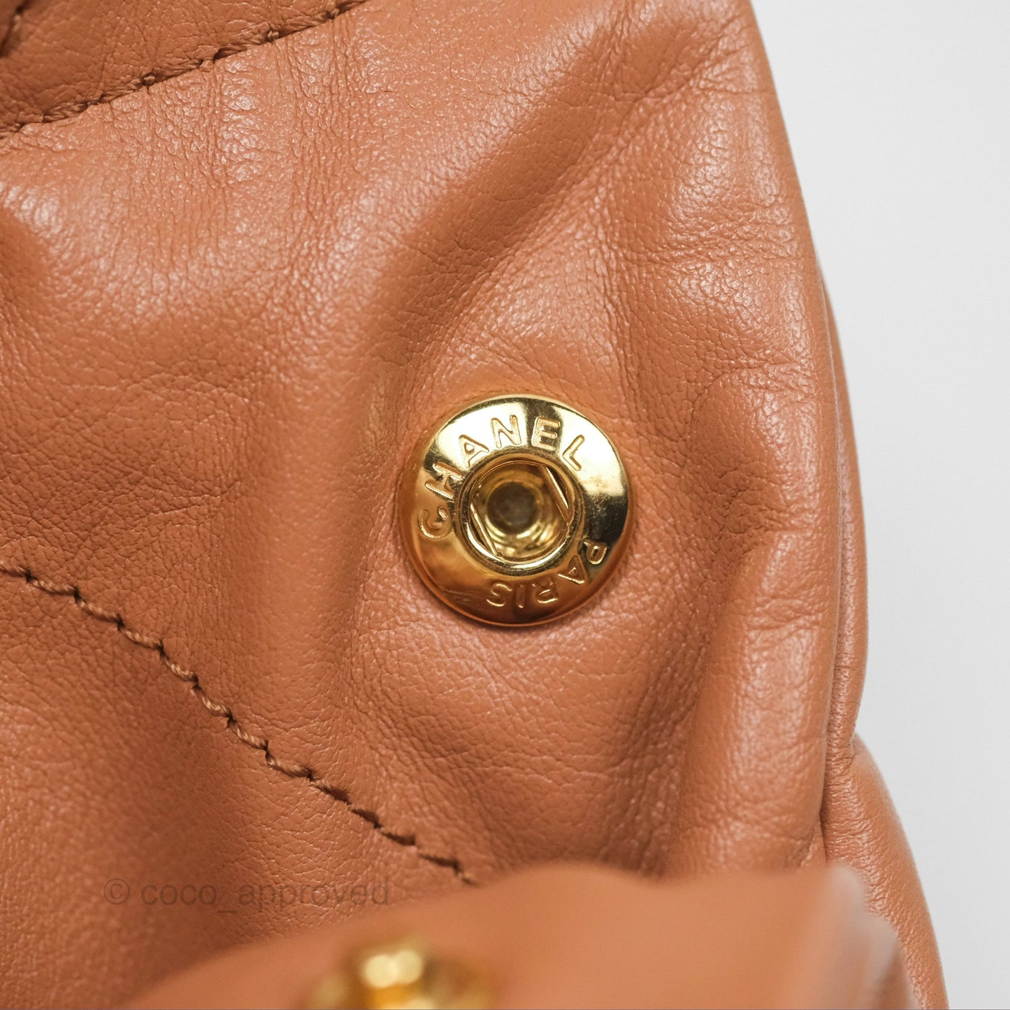 Chanel 22 Medium Caramel Beige Shiny Calfskin Aged Gold Hardware